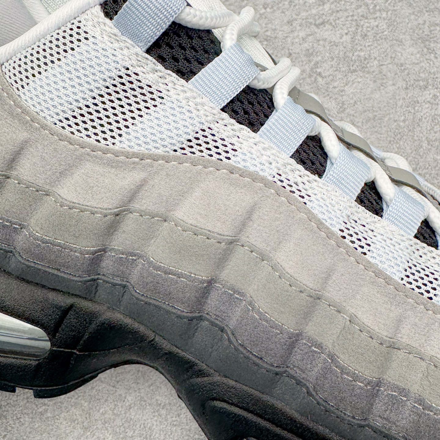 图片[13]-＃KZ神版 NK Air Max 95 OG 舒适百搭耐磨低帮气垫休闲跑步鞋 白灰 HJ5996-002 亲自操刀耗时半年开发 重金购买全套印尼原厂纸板楦头开发 2025官方主推系列 致敬诞生30周年的传奇鞋型 Air Max 95 系列再度重磅复刻归来 以全新配色续写光辉历史 更以现代手法重塑经典 将复古风格与前沿科技完美融合 一比一鞋头弧度高度鞋身弧度 东莞原厂模具大底 一码一模 原厂高韧性Tpu 独家供应45.5 48.5 原厂特供同批次皮料与Zp零色差 原厂特供内外标均可过绿X扫描认证 独家原装Big Bubble气垫 气垫体积更大 提供更强的缓震性能和回弹性 进口玻璃冲刀皮料裁剪零毛边 电脑针车工艺 鞋面不留荧光细节 平台可冲 超高鞋面清洁度 最高QC检验标准 控制溢胶瑕疵 每一双都是工艺品 实拍调校N版已经零色差零失真 百分百还原实物色彩所见即所得 不存在货不对板色差等低级问题 选购参考实物拍摄 不混卖不参货 只用心做好货严格选品 承诺混一赔十 尺码：35.5 36 36.5 37.5 38 38.5 39 40 40.5 41 42 42.5 43 44 44.5 45 45.5 46 47.5 48.5-选品中心