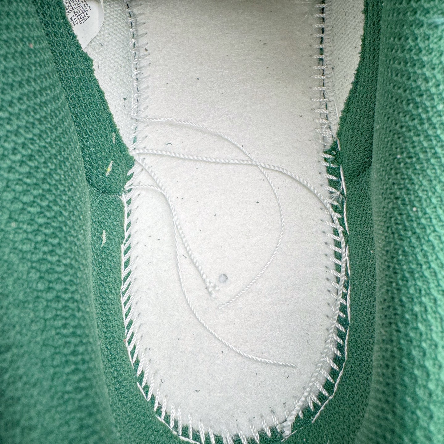 图片[11]-＃CS纯原 NK Dunk Low 白绿 IB4417-100 实力大厂出品 新配色陆续开发 利润个位数只为口碑 全套原纸板楦头开发 确保原汁原味 完美呈现DUNK版型 一比一鞋头弧度高度鞋身弧度 此版本只针对中端市场 皮料材质有所更替 其他数据细节工艺流程均保持一致 绝不口嗨 细节品控鞋型随意对比 独家私模官方第六代原厂航空铝磨具打磨大底 鞋头坡度极致还原 无解鞋型 原盒原配 圈内天花板工艺 原厂玻璃冲刀 超高清洁度 全鞋零毛边皮料切割 原厂中底布点胶 中底布拉帮走线遵循公司 尺码：36 36.5 37.5 38 38.5 39 40 40.5 41 42 42.5 43 44 44.5 45 46-选品中心