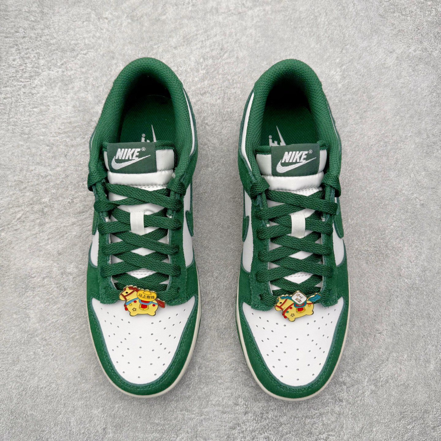 图片[2]-＃CS纯原 NK Dunk Low 白绿 IB4417-100 实力大厂出品 新配色陆续开发 利润个位数只为口碑 全套原纸板楦头开发 确保原汁原味 完美呈现DUNK版型 一比一鞋头弧度高度鞋身弧度 此版本只针对中端市场 皮料材质有所更替 其他数据细节工艺流程均保持一致 绝不口嗨 细节品控鞋型随意对比 独家私模官方第六代原厂航空铝磨具打磨大底 鞋头坡度极致还原 无解鞋型 原盒原配 圈内天花板工艺 原厂玻璃冲刀 超高清洁度 全鞋零毛边皮料切割 原厂中底布点胶 中底布拉帮走线遵循公司 尺码：36 36.5 37.5 38 38.5 39 40 40.5 41 42 42.5 43 44 44.5 45 46-选品中心