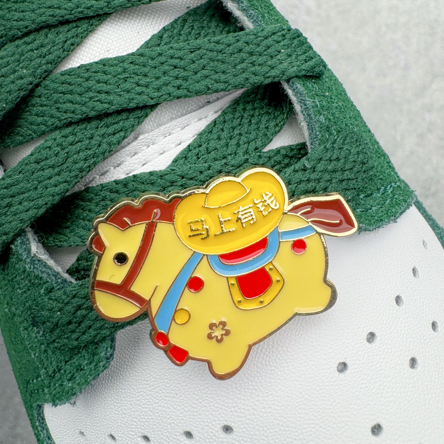 图片[14]-＃CS纯原 NK Dunk Low 白绿 IB4417-100 实力大厂出品 新配色陆续开发 利润个位数只为口碑 全套原纸板楦头开发 确保原汁原味 完美呈现DUNK版型 一比一鞋头弧度高度鞋身弧度 此版本只针对中端市场 皮料材质有所更替 其他数据细节工艺流程均保持一致 绝不口嗨 细节品控鞋型随意对比 独家私模官方第六代原厂航空铝磨具打磨大底 鞋头坡度极致还原 无解鞋型 原盒原配 圈内天花板工艺 原厂玻璃冲刀 超高清洁度 全鞋零毛边皮料切割 原厂中底布点胶 中底布拉帮走线遵循公司 尺码：36 36.5 37.5 38 38.5 39 40 40.5 41 42 42.5 43 44 44.5 45 46-选品中心