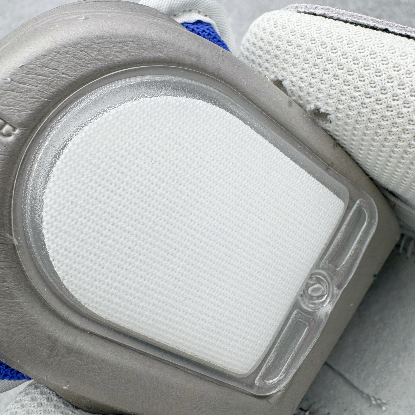 图片[10]-＃YC纯原 NK SB Dunk Low Pro 墨影疾风 HF3704-001 当经典Dunk Low的白色画布铺开，深邃墨色如夜雾浸染，一笔绿意恰似疾风掠过，墨为影，绿为风，在光影间跃动，如同城市夜色中忽然掠过的风，沉稳里藏不住鲜活的生命力。棕色鞋底压住整体色调，复古粗犷，每一步都稳扎却轻盈。实力大厂出品 新配色陆续开发 利润个位数只为口碑 全套原纸板楦头开发 确保原汁原味 完美呈现DUNK版型 一比一鞋头弧度高度鞋身弧度 此版本只针对中端市场 皮料材质有所更替 其他数据细节工艺流程均保持一致 绝不口嗨 细节品控鞋型随意对比 独家私模官方第六代原厂航空铝磨具打磨大底 鞋头坡度极致还原 无解鞋型 原盒原配 圈内天花板工艺 原厂玻璃冲刀 超高清洁度 全鞋零毛边皮料切割 原厂中底布点胶 中底布拉帮走线遵循公司 尺码：36 36.5 37.5 38 38.5 39 40 40.5 41 42 42.5 43 44 44.5 45 46-选品中心