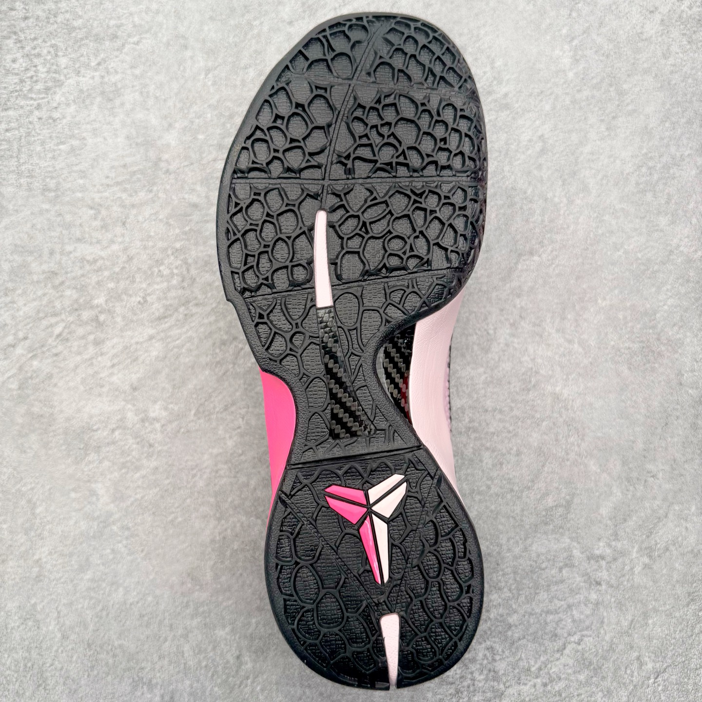 图片[9]-＃S2纯原 NK Zoom Kobe 6 Protro 科比六代 粉红鸳鸯 IQ9317-001 原楦纸板开发 鞋身流线型、后跟塑形 区分土肥圆 Zoom Turbo气垫 后掌EVA缓震 实战配置直接拉满 原档数据3D打印 鞋面蛇鳞一颗一粒匹配原版 全身鞋材卡料色独家定制 唯一正确喷漆SWOOSH NK专利Flyknit飞线科技 给予鞋身足够抗扭矩力 真实底模最大47.5 实战利器 专供海外市场 尺码：40 40.5 41 42 42.5 43 44 44.5 45 46 47.5 48.5 （脚宽、脚胖 建议买大半码）-选品中心