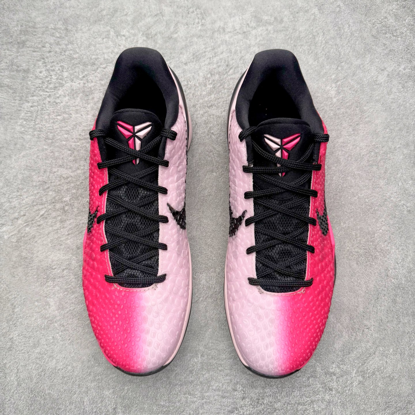 图片[2]-＃S2纯原 NK Zoom Kobe 6 Protro 科比六代 粉红鸳鸯 IQ9317-001 原楦纸板开发 鞋身流线型、后跟塑形 区分土肥圆 Zoom Turbo气垫 后掌EVA缓震 实战配置直接拉满 原档数据3D打印 鞋面蛇鳞一颗一粒匹配原版 全身鞋材卡料色独家定制 唯一正确喷漆SWOOSH NK专利Flyknit飞线科技 给予鞋身足够抗扭矩力 真实底模最大47.5 实战利器 专供海外市场 尺码：40 40.5 41 42 42.5 43 44 44.5 45 46 47.5 48.5 （脚宽、脚胖 建议买大半码）-选品中心