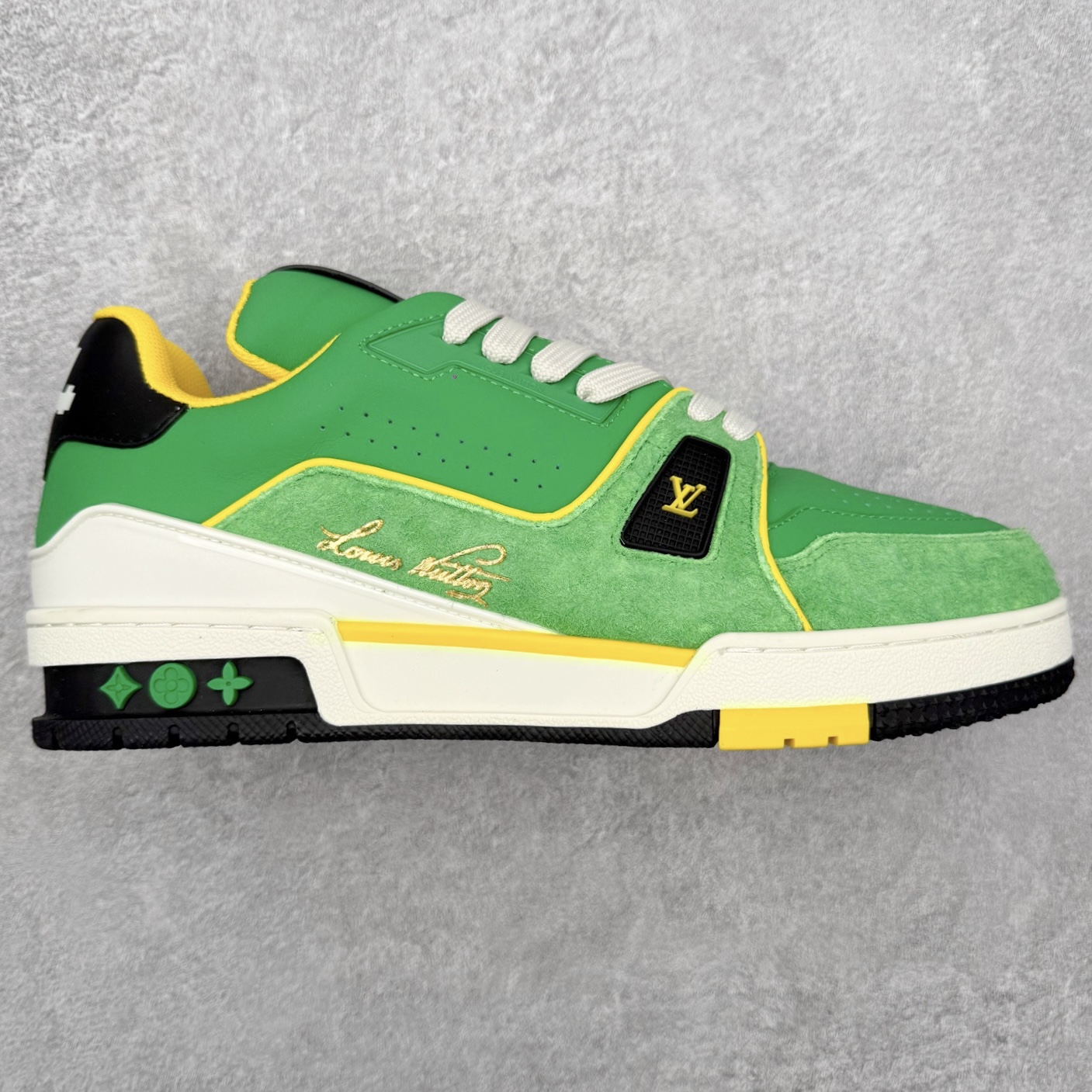 图片[9]-＃FS纯原福利 Louis Vuitton Trainer lv时装走秀运动鞋 实力大厂出品 平台专供 成熟的做工稳定的品控 完美鞋型超高的清洁度 零毛边线头瑕疵 全套原楦原纸版原鞋开模 全网最具灵魂的版型 正确原装黄色鞋盒 正确中底印花 鞋面印花3D高频深度立体 全鞋电脑针车 紧密相连 针距密度一致 环保乳胶注塑鞋垫 厚度脚感还原原版 皮面裁剪部位 统一油边封口工艺 原装橡胶大底含胶量大底组合零偏差 专柜全套包装 防尘袋 说明书 质保卡 男女鞋 尺码对应库存明细‼️-选品中心