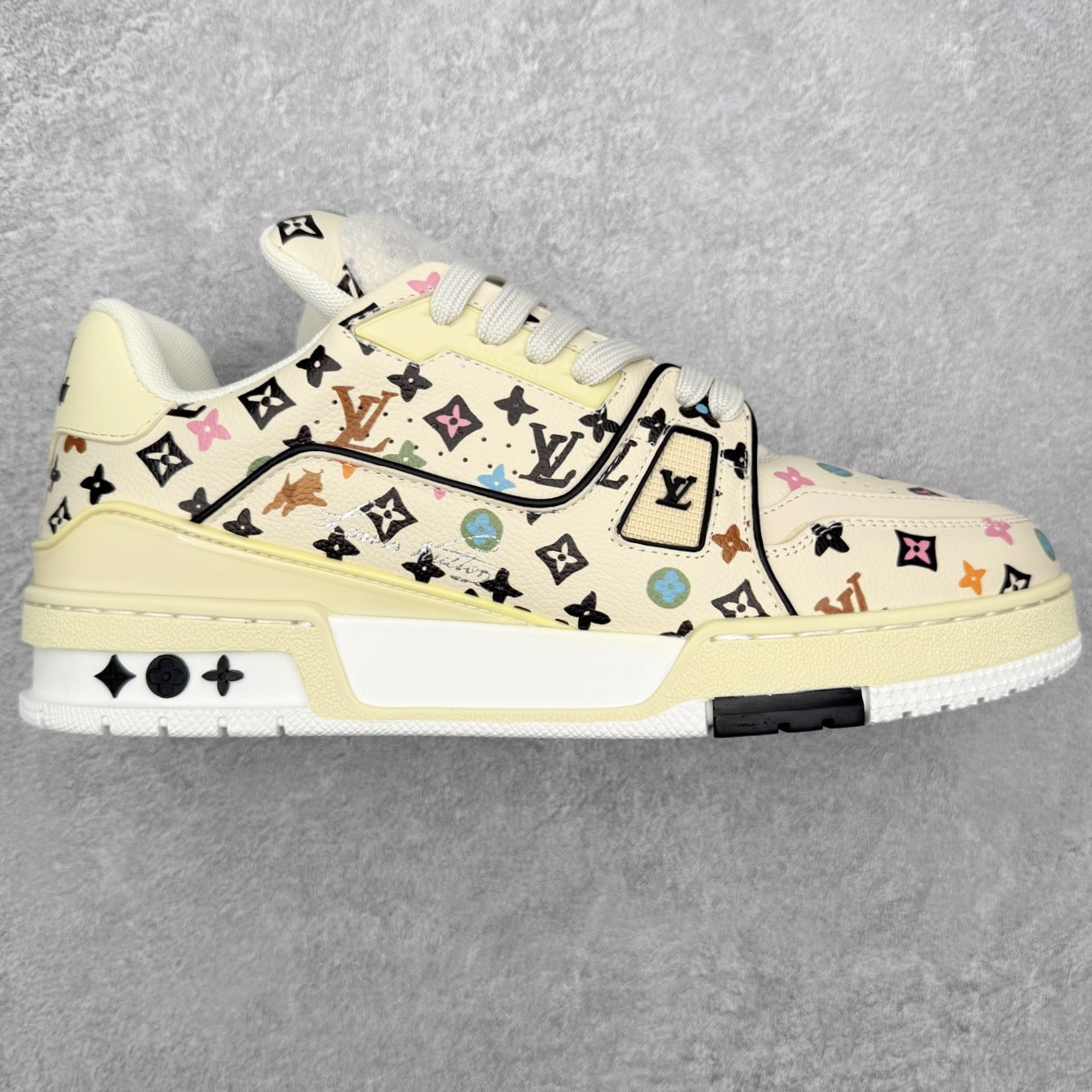 图片[8]-＃FS纯原福利 Louis Vuitton Trainer lv时装走秀运动鞋 实力大厂出品 平台专供 成熟的做工稳定的品控 完美鞋型超高的清洁度 零毛边线头瑕疵 全套原楦原纸版原鞋开模 全网最具灵魂的版型 正确原装黄色鞋盒 正确中底印花 鞋面印花3D高频深度立体 全鞋电脑针车 紧密相连 针距密度一致 环保乳胶注塑鞋垫 厚度脚感还原原版 皮面裁剪部位 统一油边封口工艺 原装橡胶大底含胶量大底组合零偏差 专柜全套包装 防尘袋 说明书 质保卡 男女鞋 尺码对应库存明细‼️-选品中心
