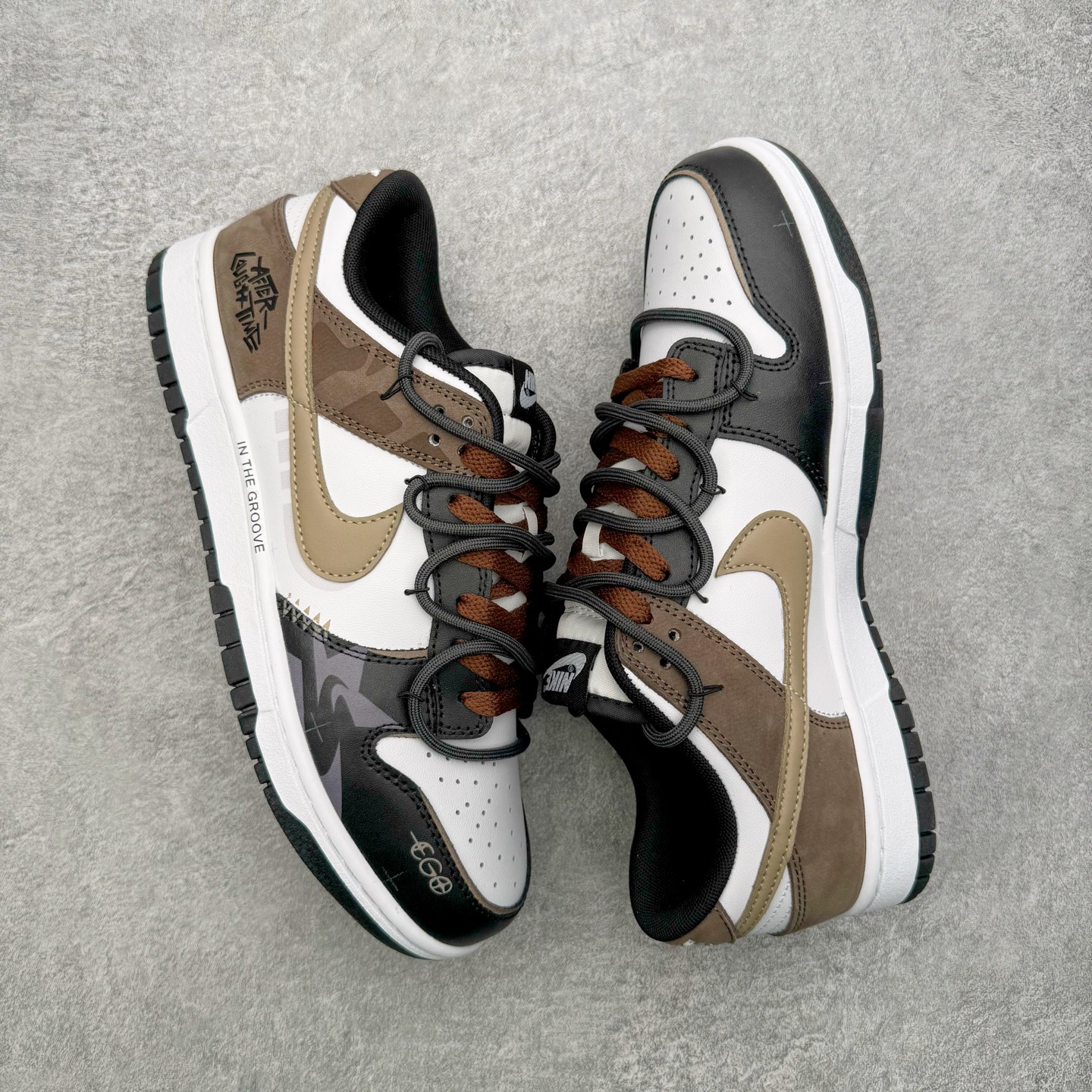 图片[3]-＃YC纯原 NK Dunk Low 余晖之下 HF5441-100 当日光行至最后一寸，天空与大地交换颜色，以白与黑铺陈天地底色，深棕如大地暮色点染其间，Swoosh 如静默剪影，沉稳划过鞋侧。鞋身悄然镌刻 \\\”AFTER LIGHT TIME\\\” 字样，那是余晖褪去后的故事开端，亦是独行者在昼夜交替间的无声宣言：光亮渐隐，色彩沉入寂静，而风格刚刚醒来。定制系列天花板 无原鞋不开发 全系列得物原鞋一比一校对开发 配色持续更新中 终端对接 优势输出 全套原厂楦头原纸板数据档案倾力打造 原汁原味莞产 极致还原 圈内最强针车工艺 高端零售指定版 广东原厂配套原盒原标 鞋盒分三个尺码段 原厂冲刀 超高清洁度 全鞋零毛边皮料切割 采用原厂百宏鞋带以及原厂百宏织唛舌标 内标可供原厂几率过验 进口原装条纹中底布 四线拉帮白色点胶 原厂拉帮手法遵循公司 原厂电绣 极致还原 SIZE 40 40.5 41 42 42.5 43 44 44.5 45 46-选品中心