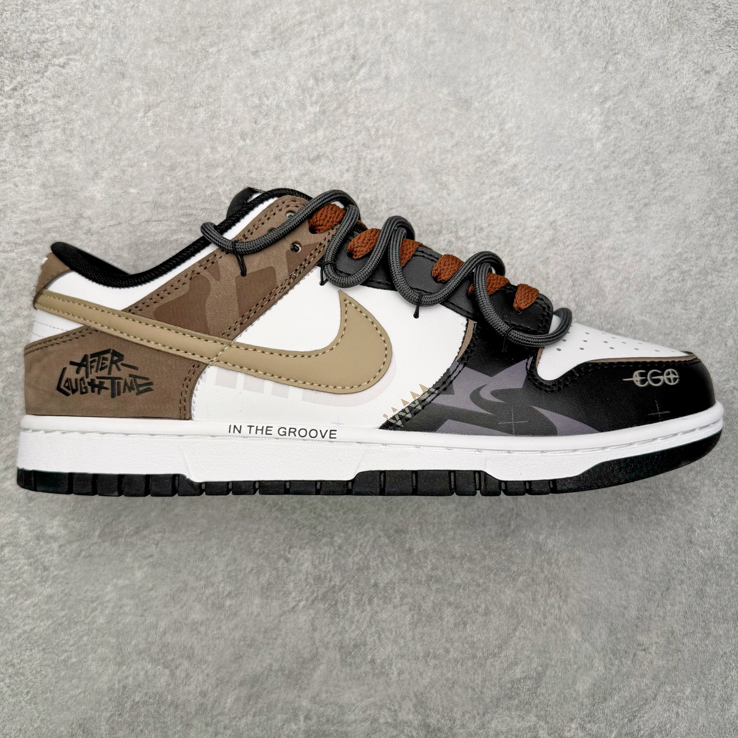 ＃YC纯原 NK Dunk Low 余晖之下 HF5441-100 当日光行至最后一寸，天空与大地交换颜色，以白与黑铺陈天地底色，深棕如大地暮色点染其间，Swoosh 如静默剪影，沉稳划过鞋侧。鞋身悄然镌刻 \\\”AFTER LIGHT TIME\\\” 字样，那是余晖褪去后的故事开端，亦是独行者在昼夜交替间的无声宣言：光亮渐隐，色彩沉入寂静，而风格刚刚醒来。定制系列天花板 无原鞋不开发 全系列得物原鞋一比一校对开发 配色持续更新中 终端对接 优势输出 全套原厂楦头原纸板数据档案倾力打造 原汁原味莞产 极致还原 圈内最强针车工艺 高端零售指定版 广东原厂配套原盒原标 鞋盒分三个尺码段 原厂冲刀 超高清洁度 全鞋零毛边皮料切割 采用原厂百宏鞋带以及原厂百宏织唛舌标 内标可供原厂几率过验 进口原装条纹中底布 四线拉帮白色点胶 原厂拉帮手法遵循公司 原厂电绣 极致还原 SIZE 40 40.5 41 42 42.5 43 44 44.5 45 46-选品中心