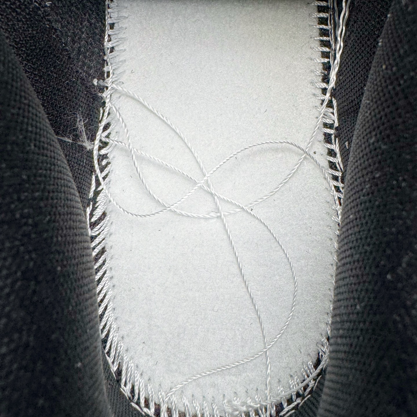 图片[17]-＃YC纯原 NK Dunk Low 余晖之下 HF5441-100 当日光行至最后一寸，天空与大地交换颜色，以白与黑铺陈天地底色，深棕如大地暮色点染其间，Swoosh 如静默剪影，沉稳划过鞋侧。鞋身悄然镌刻 \\\”AFTER LIGHT TIME\\\” 字样，那是余晖褪去后的故事开端，亦是独行者在昼夜交替间的无声宣言：光亮渐隐，色彩沉入寂静，而风格刚刚醒来。定制系列天花板 无原鞋不开发 全系列得物原鞋一比一校对开发 配色持续更新中 终端对接 优势输出 全套原厂楦头原纸板数据档案倾力打造 原汁原味莞产 极致还原 圈内最强针车工艺 高端零售指定版 广东原厂配套原盒原标 鞋盒分三个尺码段 原厂冲刀 超高清洁度 全鞋零毛边皮料切割 采用原厂百宏鞋带以及原厂百宏织唛舌标 内标可供原厂几率过验 进口原装条纹中底布 四线拉帮白色点胶 原厂拉帮手法遵循公司 原厂电绣 极致还原 SIZE 40 40.5 41 42 42.5 43 44 44.5 45 46-选品中心