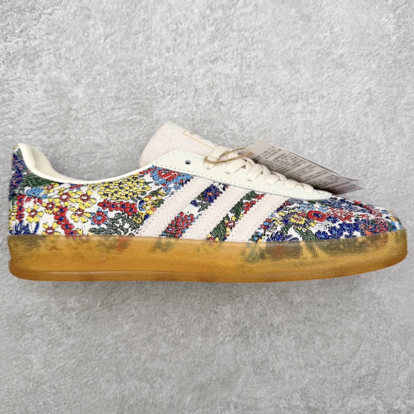 AD Gazelle Indoor Trainers 羚羊内训系列低帮复古百搭休闲运动德训风板鞋 JP5309 90年代经典的复刻版！自60年代以足球训练鞋面世以来,Gazelle就以其经典设计席卷全球。1991年版本的复刻,再造经典Gazelle。采用皮革打造,搭配浊色细节,让这款经典更加简约。尺码：36 36⅔ 37⅓ 38 38⅔ 39⅓ 40 40⅔ 41⅓ 42 42⅔ 43⅓ 44⅓ 44⅔ 45-选品中心