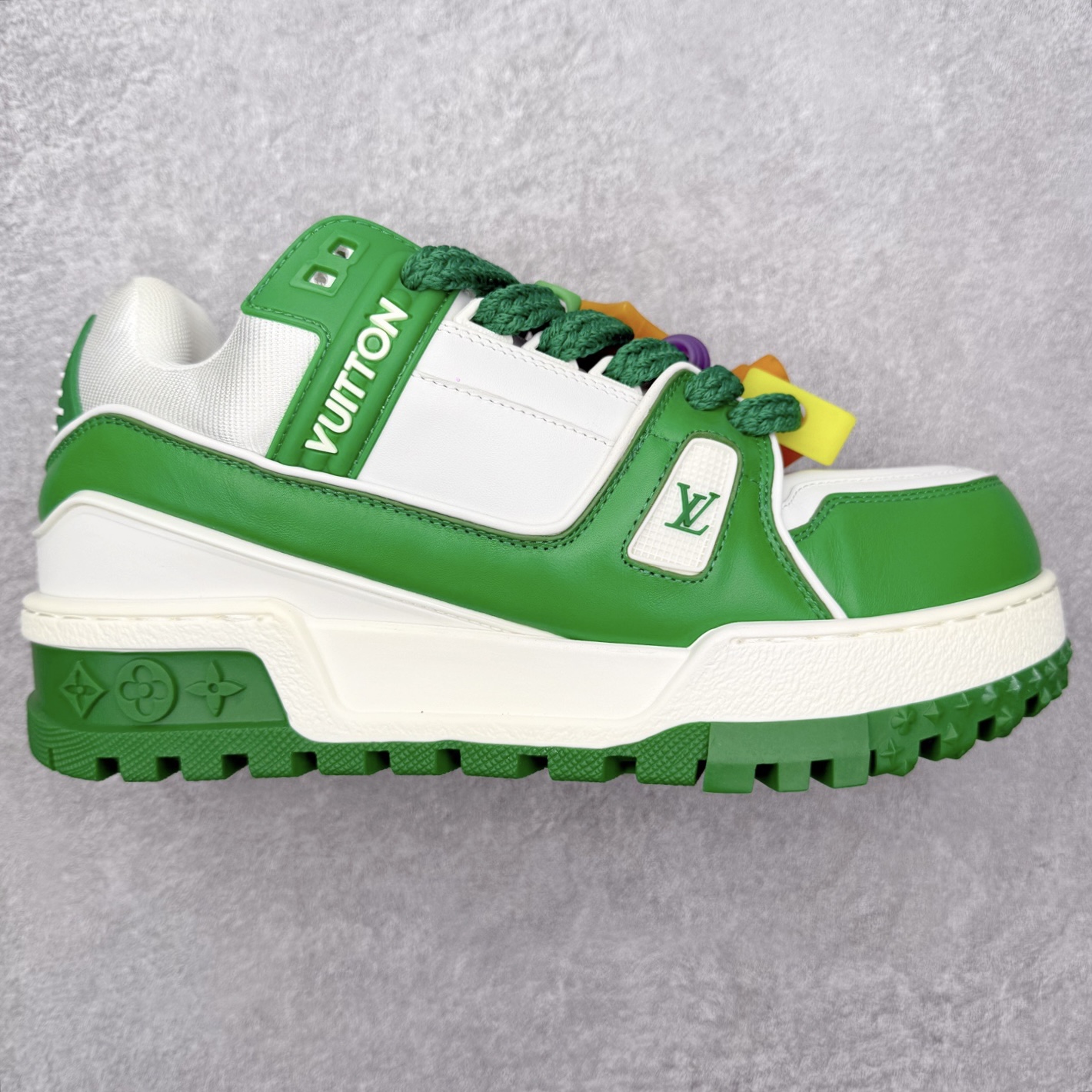 图片[3]-＃FS纯原福利 Louis Vuitton Trainer lv时装走秀运动鞋 实力大厂出品 平台专供 成熟的做工稳定的品控 完美鞋型超高的清洁度 零毛边线头瑕疵 全套原楦原纸版原鞋开模 全网最具灵魂的版型 正确原装黄色鞋盒 正确中底印花 鞋面印花3D高频深度立体 全鞋电脑针车 紧密相连 针距密度一致 环保乳胶注塑鞋垫 厚度脚感还原原版 皮面裁剪部位 统一油边封口工艺 原装橡胶大底含胶量大底组合零偏差 专柜全套包装 防尘袋 说明书 质保卡 男女鞋 尺码对应库存明细‼️-选品中心