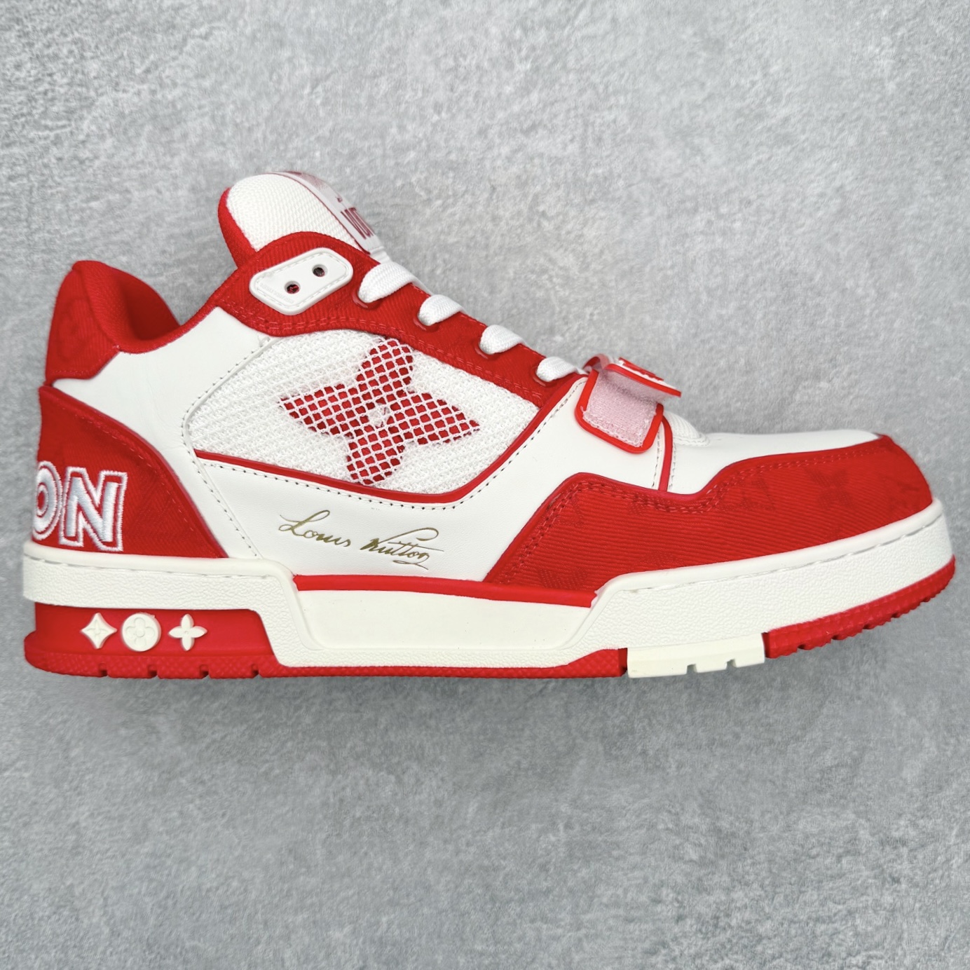 图片[6]-＃FS纯原福利 Louis Vuitton Trainer lv时装走秀运动鞋 实力大厂出品 平台专供 成熟的做工稳定的品控 完美鞋型超高的清洁度 零毛边线头瑕疵 全套原楦原纸版原鞋开模 全网最具灵魂的版型 正确原装黄色鞋盒 正确中底印花 鞋面印花3D高频深度立体 全鞋电脑针车 紧密相连 针距密度一致 环保乳胶注塑鞋垫 厚度脚感还原原版 皮面裁剪部位 统一油边封口工艺 原装橡胶大底含胶量大底组合零偏差 专柜全套包装 防尘袋 说明书 质保卡 男女鞋 尺码对应库存明细‼️-选品中心