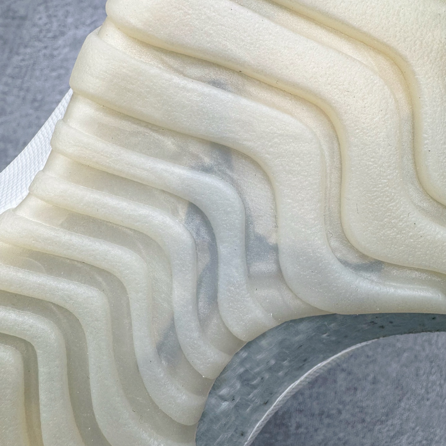 图片[22]-＃KZ神版 Air Jordan AJ11 Retro High 高帮系列 珍珠白 AR0715-110 市场中端王者 耗时半年巨作 全套原纸板楦头开发 确保原汁原味 完美呈现11代版型 此版本只针对中端市场 皮料材质有所更替 其他数据细节工艺流程均保持一致绝不口嗨 细节品控鞋型随意秒杀市面3XX 原楦原档案数据开模打造 原厂中底拉帮钢印 原厂进口漆皮 防冻不开裂 原装鞋撑 水晶大底正确色度色泽 原楦原数据刺绣 原厂车缝走线及对位 毫厘不差 飞人logo采用原数据电脑刺绣 原装正品碳纤维真实碳板 增强抗扭 原内标 原盒标 正确官方原盒 防氧化水晶外底 原厂配套全掌solo气垫 进口港宝加持 后跟自然饱满 全鞋荧光划线卡点 追求极致完美 每一双都是工艺品 多重QC质检 超越公司货的品控标准 实实在在的免检产品 尺码：36 36.5 37.5 38 38.5 39 40 40.5 41 42 42.5 43 44 44.5 45 46 47.5-选品中心