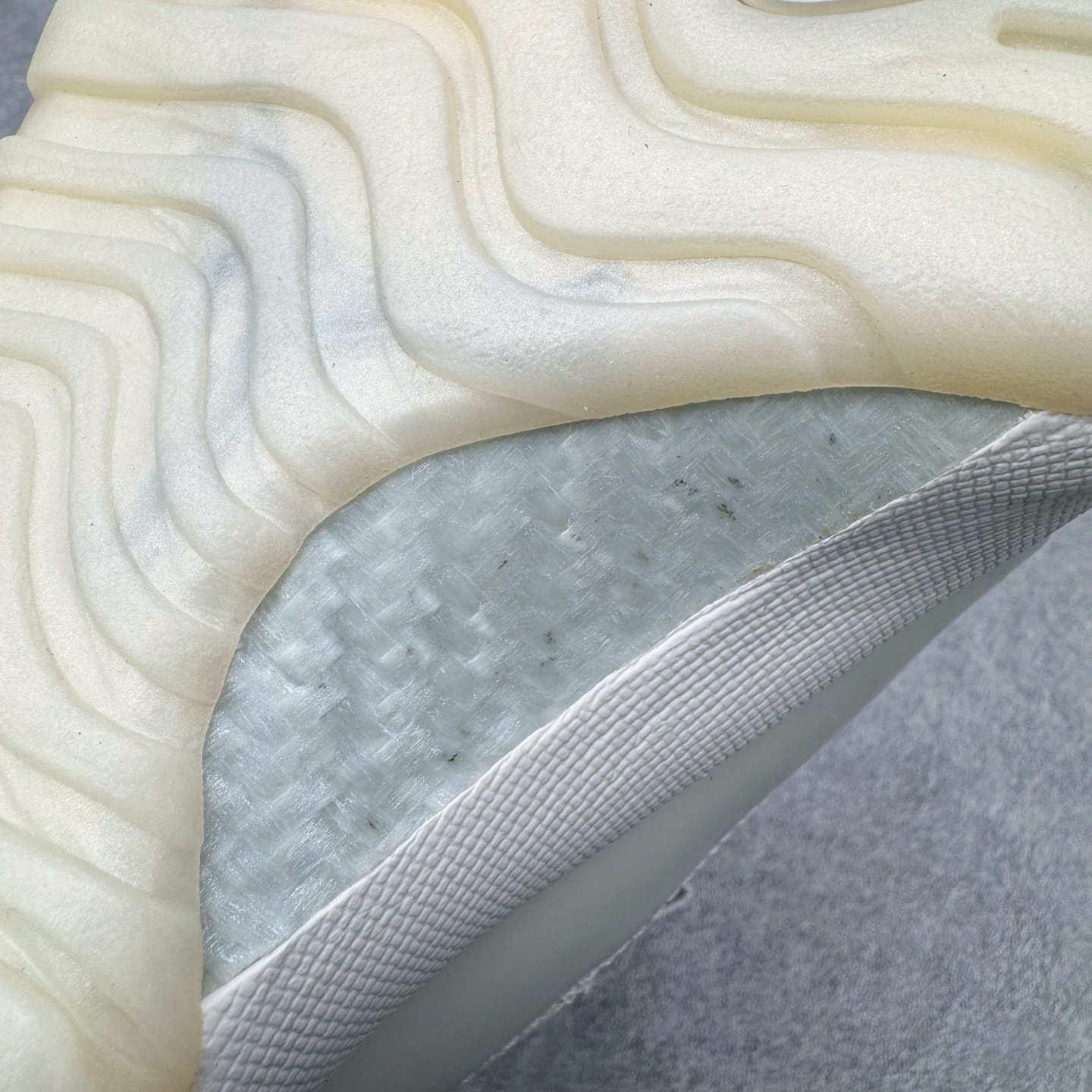 图片[23]-＃KZ神版 Air Jordan AJ11 Retro High 高帮系列 珍珠白 AR0715-110 市场中端王者 耗时半年巨作 全套原纸板楦头开发 确保原汁原味 完美呈现11代版型 此版本只针对中端市场 皮料材质有所更替 其他数据细节工艺流程均保持一致绝不口嗨 细节品控鞋型随意秒杀市面3XX 原楦原档案数据开模打造 原厂中底拉帮钢印 原厂进口漆皮 防冻不开裂 原装鞋撑 水晶大底正确色度色泽 原楦原数据刺绣 原厂车缝走线及对位 毫厘不差 飞人logo采用原数据电脑刺绣 原装正品碳纤维真实碳板 增强抗扭 原内标 原盒标 正确官方原盒 防氧化水晶外底 原厂配套全掌solo气垫 进口港宝加持 后跟自然饱满 全鞋荧光划线卡点 追求极致完美 每一双都是工艺品 多重QC质检 超越公司货的品控标准 实实在在的免检产品 尺码：36 36.5 37.5 38 38.5 39 40 40.5 41 42 42.5 43 44 44.5 45 46 47.5-选品中心