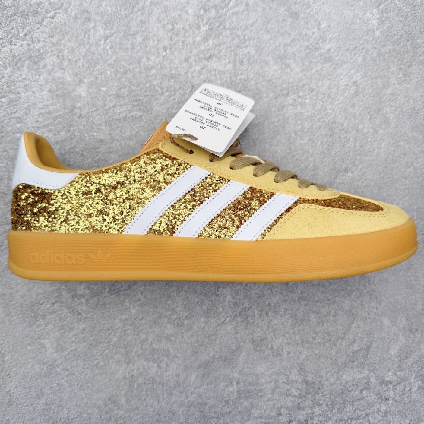 AD Gazelle Indoor Trainers 羚羊内训系列低帮复古百搭休闲运动德训风板鞋 JR1266 90年代经典的复刻版！自60年代以足球训练鞋面世以来,Gazelle就以其经典设计席卷全球。1991年版本的复刻,再造经典Gazelle。采用皮革打造,搭配浊色细节,让这款经典更加简约。尺码：36 36⅔ 37⅓ 38 38⅔ 39⅓ 40 40⅔ 41⅓ 42 42⅔ 43⅓ 44⅓ 44⅔ 45-选品中心