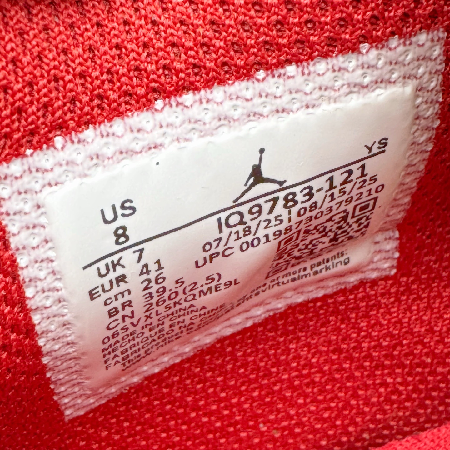 图片[12]-＃KZ神版 Air Jordan Legacy AJ312 Low 低帮复古篮球鞋 马年CNY 米红 IQ9783-121 市场最强独一档产物 全套原纸板楦头开发 原厂大底磨具加持立体防滑纹理 原档数据后跟TPU子母扣魔术贴 原装可视Air Sole气垫 原汁原味最完美的312代版型 唯一正确鞋头趴度弧度高度鞋身腰线 进口港宝加持 后跟自然饱满 全鞋荧光划线卡点 追求极致完美 每一双都是工艺品 多重QC质检 超越公司货的品控标准 实实在在的免检产品 鞋身采用了皮革材质打造 横跨鞋面的魔术贴十分吸睛 侧面的Swoosh Logo的一部分被鞋面遮挡了一部分 颇具玩味 魔术贴上标有NK标识 而鞋舌上是Jordan的经典红色飞翼Logo 后跟和鞋底均采用了AJ3的设计 后跟上同样也使用了经典的爆裂纹图案 尺码：36 36.5 37.5 38 38.5 39 40 40.5 41 42 42.5 43 44 44.5 45 46 47.5-选品中心