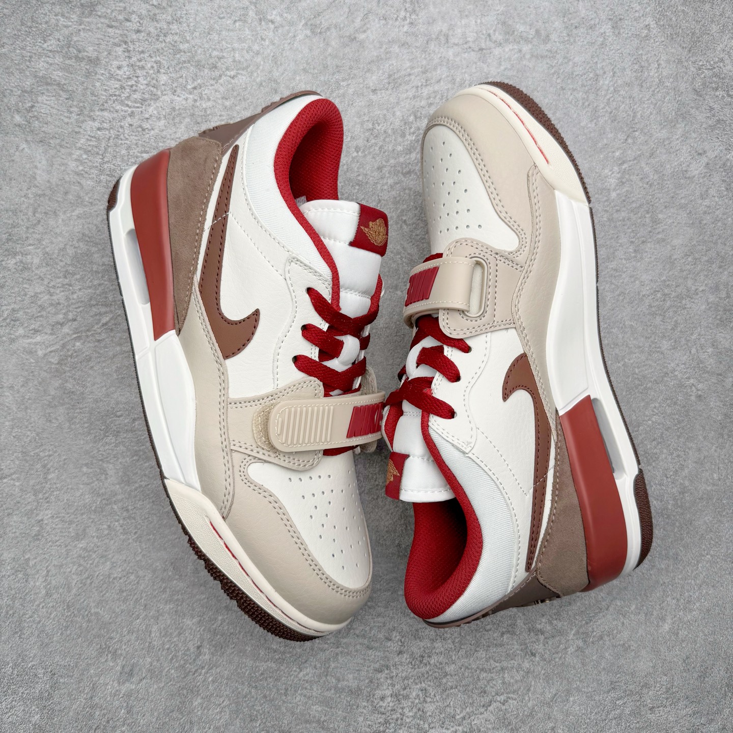 图片[3]-＃KZ神版 Air Jordan Legacy AJ312 Low 低帮复古篮球鞋 马年CNY 米红 IQ9783-121 市场最强独一档产物 全套原纸板楦头开发 原厂大底磨具加持立体防滑纹理 原档数据后跟TPU子母扣魔术贴 原装可视Air Sole气垫 原汁原味最完美的312代版型 唯一正确鞋头趴度弧度高度鞋身腰线 进口港宝加持 后跟自然饱满 全鞋荧光划线卡点 追求极致完美 每一双都是工艺品 多重QC质检 超越公司货的品控标准 实实在在的免检产品 鞋身采用了皮革材质打造 横跨鞋面的魔术贴十分吸睛 侧面的Swoosh Logo的一部分被鞋面遮挡了一部分 颇具玩味 魔术贴上标有NK标识 而鞋舌上是Jordan的经典红色飞翼Logo 后跟和鞋底均采用了AJ3的设计 后跟上同样也使用了经典的爆裂纹图案 尺码：36 36.5 37.5 38 38.5 39 40 40.5 41 42 42.5 43 44 44.5 45 46 47.5-选品中心