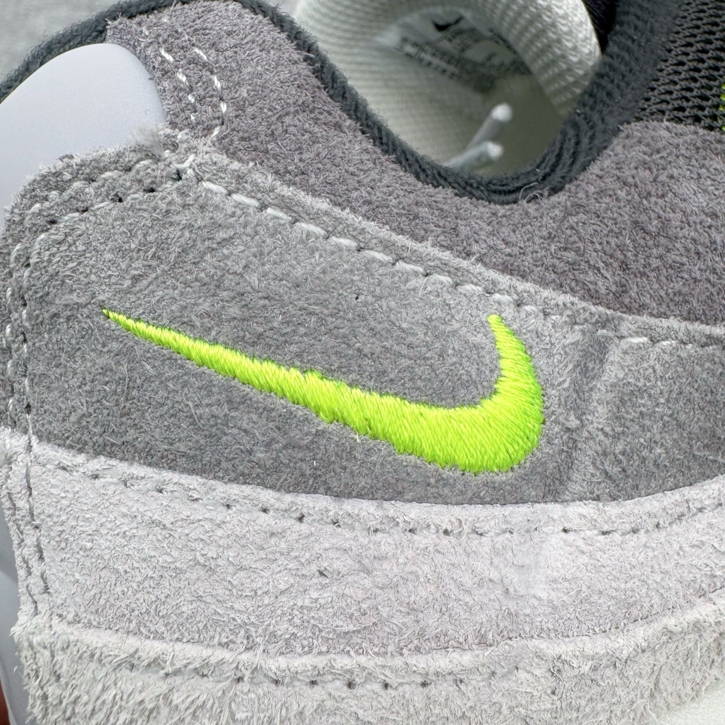 图片[19]-＃KZ神版 NK Air Max 95 OG 舒适百搭耐磨低帮气垫休闲跑步鞋 黑灰绿 HM4738-001 亲自操刀耗时半年开发 重金购买全套印尼原厂纸板楦头开发 2025官方主推系列 致敬诞生30周年的传奇鞋型 Air Max 95 系列再度重磅复刻归来 以全新配色续写光辉历史 更以现代手法重塑经典 将复古风格与前沿科技完美融合 一比一鞋头弧度高度鞋身弧度 东莞原厂模具大底 一码一模 原厂高韧性Tpu 独家供应45.5 48.5 原厂特供同批次皮料与Zp零色差 原厂特供内外标均可过绿X扫描认证 独家原装Big Bubble气垫 气垫体积更大 提供更强的缓震性能和回弹性 进口玻璃冲刀皮料裁剪零毛边 电脑针车工艺 鞋面不留荧光细节 平台可冲 超高鞋面清洁度 最高QC检验标准 控制溢胶瑕疵 每一双都是工艺品 实拍调校N版已经零色差零失真 百分百还原实物色彩所见即所得 不存在货不对板色差等低级问题 选购参考实物拍摄 不混卖不参货 只用心做好货严格选品 承诺混一赔十 尺码：35.5 36 36.5 37.5 38 38.5 39 40 40.5 41 42 42.5 43 44 44.5 45 45.5 46 47.5 48.5-选品中心