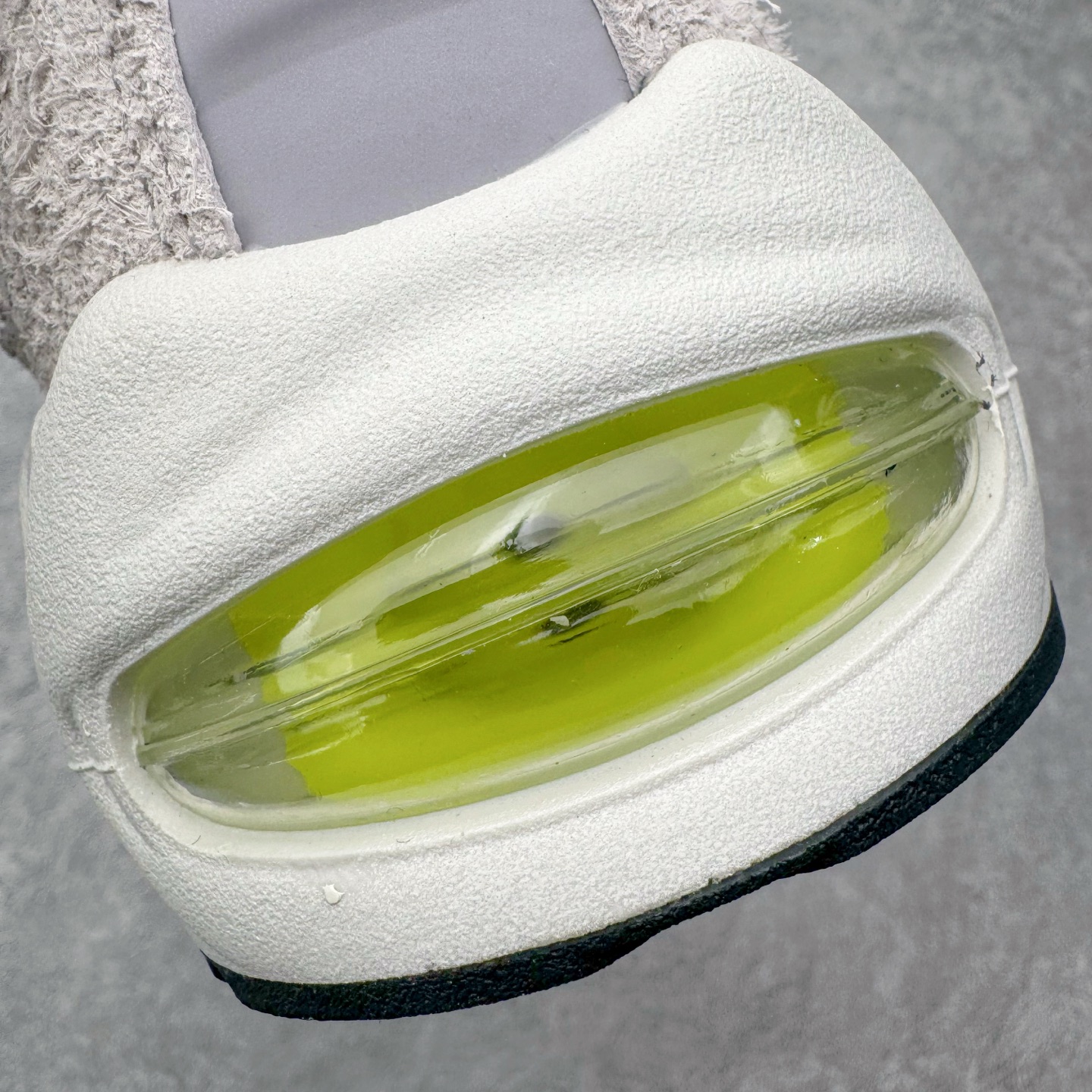 图片[12]-＃KZ神版 NK Air Max 95 OG 舒适百搭耐磨低帮气垫休闲跑步鞋 黑灰绿 HM4738-001 亲自操刀耗时半年开发 重金购买全套印尼原厂纸板楦头开发 2025官方主推系列 致敬诞生30周年的传奇鞋型 Air Max 95 系列再度重磅复刻归来 以全新配色续写光辉历史 更以现代手法重塑经典 将复古风格与前沿科技完美融合 一比一鞋头弧度高度鞋身弧度 东莞原厂模具大底 一码一模 原厂高韧性Tpu 独家供应45.5 48.5 原厂特供同批次皮料与Zp零色差 原厂特供内外标均可过绿X扫描认证 独家原装Big Bubble气垫 气垫体积更大 提供更强的缓震性能和回弹性 进口玻璃冲刀皮料裁剪零毛边 电脑针车工艺 鞋面不留荧光细节 平台可冲 超高鞋面清洁度 最高QC检验标准 控制溢胶瑕疵 每一双都是工艺品 实拍调校N版已经零色差零失真 百分百还原实物色彩所见即所得 不存在货不对板色差等低级问题 选购参考实物拍摄 不混卖不参货 只用心做好货严格选品 承诺混一赔十 尺码：35.5 36 36.5 37.5 38 38.5 39 40 40.5 41 42 42.5 43 44 44.5 45 45.5 46 47.5 48.5-选品中心