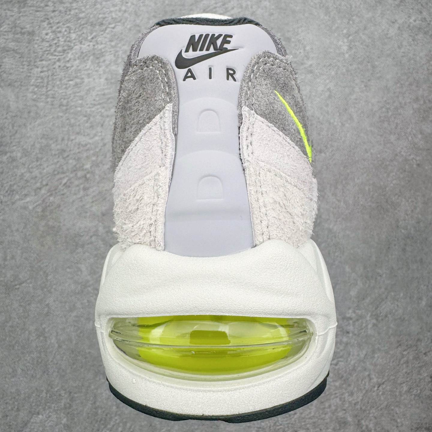 图片[8]-＃KZ神版 NK Air Max 95 OG 舒适百搭耐磨低帮气垫休闲跑步鞋 黑灰绿 HM4738-001 亲自操刀耗时半年开发 重金购买全套印尼原厂纸板楦头开发 2025官方主推系列 致敬诞生30周年的传奇鞋型 Air Max 95 系列再度重磅复刻归来 以全新配色续写光辉历史 更以现代手法重塑经典 将复古风格与前沿科技完美融合 一比一鞋头弧度高度鞋身弧度 东莞原厂模具大底 一码一模 原厂高韧性Tpu 独家供应45.5 48.5 原厂特供同批次皮料与Zp零色差 原厂特供内外标均可过绿X扫描认证 独家原装Big Bubble气垫 气垫体积更大 提供更强的缓震性能和回弹性 进口玻璃冲刀皮料裁剪零毛边 电脑针车工艺 鞋面不留荧光细节 平台可冲 超高鞋面清洁度 最高QC检验标准 控制溢胶瑕疵 每一双都是工艺品 实拍调校N版已经零色差零失真 百分百还原实物色彩所见即所得 不存在货不对板色差等低级问题 选购参考实物拍摄 不混卖不参货 只用心做好货严格选品 承诺混一赔十 尺码：35.5 36 36.5 37.5 38 38.5 39 40 40.5 41 42 42.5 43 44 44.5 45 45.5 46 47.5 48.5-选品中心