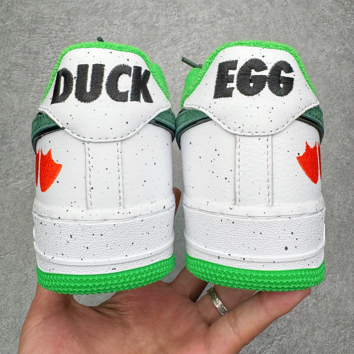 图片[8]-＃S2纯原 Doaf x NK AIR Force 1 Low 空军一号联名 俄勒冈白绿鸭 IU7613-100 原厂皮料加持 全套官方原配件 防尘布袋 全鞋电脑针车 工整有序 视觉效果满分 原厂拉帮手法 标准四线 密度针距针孔大小控制到位 原装反口里网布海绵 正确卡色网眼大小 新版鞋撑改用纸团代替 原厂港宝加持完美还原灵魂版型 从里到外百分百还原 内置Sole气垫 中底白色背胶 已经无限的接近公司 原厂楦头 原厂刺绣 后跟弧度完美 独家私模最大开发到48.5 尺码：35.5 36 36.5 37.5 38 38.5 39 40 40.5 41 42 42.5 43 44 44.5 45 46 47.5 48.5-选品中心