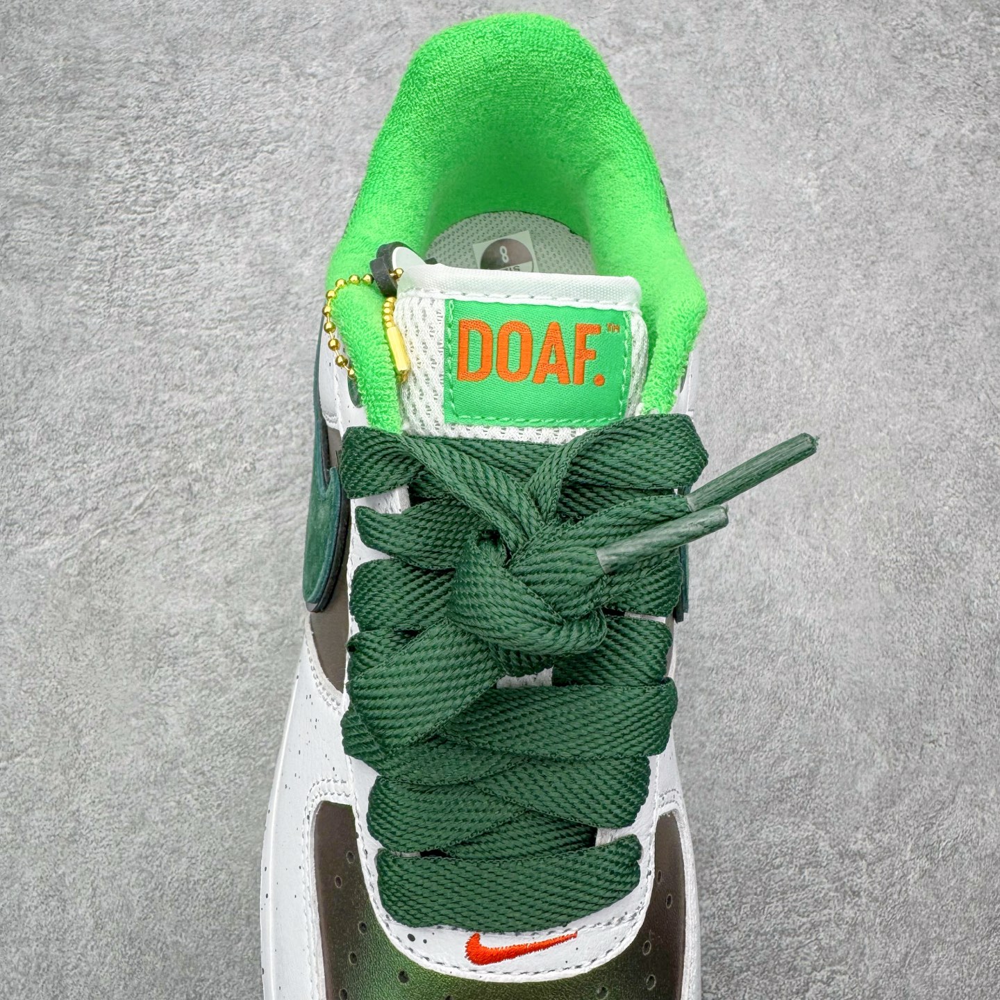 图片[5]-＃S2纯原 Doaf x NK AIR Force 1 Low 空军一号联名 俄勒冈白绿鸭 IU7613-100 原厂皮料加持 全套官方原配件 防尘布袋 全鞋电脑针车 工整有序 视觉效果满分 原厂拉帮手法 标准四线 密度针距针孔大小控制到位 原装反口里网布海绵 正确卡色网眼大小 新版鞋撑改用纸团代替 原厂港宝加持完美还原灵魂版型 从里到外百分百还原 内置Sole气垫 中底白色背胶 已经无限的接近公司 原厂楦头 原厂刺绣 后跟弧度完美 独家私模最大开发到48.5 尺码：35.5 36 36.5 37.5 38 38.5 39 40 40.5 41 42 42.5 43 44 44.5 45 46 47.5 48.5-选品中心