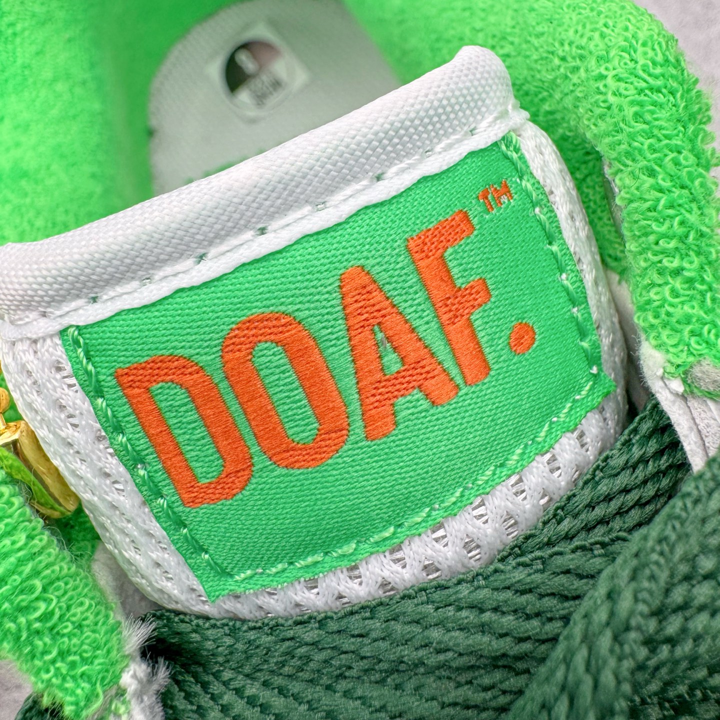 图片[13]-＃S2纯原 Doaf x NK AIR Force 1 Low 空军一号联名 俄勒冈白绿鸭 IU7613-100 原厂皮料加持 全套官方原配件 防尘布袋 全鞋电脑针车 工整有序 视觉效果满分 原厂拉帮手法 标准四线 密度针距针孔大小控制到位 原装反口里网布海绵 正确卡色网眼大小 新版鞋撑改用纸团代替 原厂港宝加持完美还原灵魂版型 从里到外百分百还原 内置Sole气垫 中底白色背胶 已经无限的接近公司 原厂楦头 原厂刺绣 后跟弧度完美 独家私模最大开发到48.5 尺码：35.5 36 36.5 37.5 38 38.5 39 40 40.5 41 42 42.5 43 44 44.5 45 46 47.5 48.5-选品中心