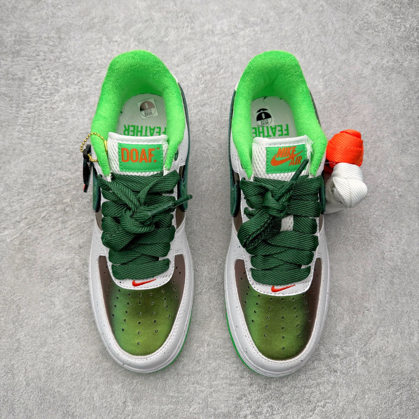 图片[2]-＃S2纯原 Doaf x NK AIR Force 1 Low 空军一号联名 俄勒冈白绿鸭 IU7613-100 原厂皮料加持 全套官方原配件 防尘布袋 全鞋电脑针车 工整有序 视觉效果满分 原厂拉帮手法 标准四线 密度针距针孔大小控制到位 原装反口里网布海绵 正确卡色网眼大小 新版鞋撑改用纸团代替 原厂港宝加持完美还原灵魂版型 从里到外百分百还原 内置Sole气垫 中底白色背胶 已经无限的接近公司 原厂楦头 原厂刺绣 后跟弧度完美 独家私模最大开发到48.5 尺码：35.5 36 36.5 37.5 38 38.5 39 40 40.5 41 42 42.5 43 44 44.5 45 46 47.5 48.5-选品中心