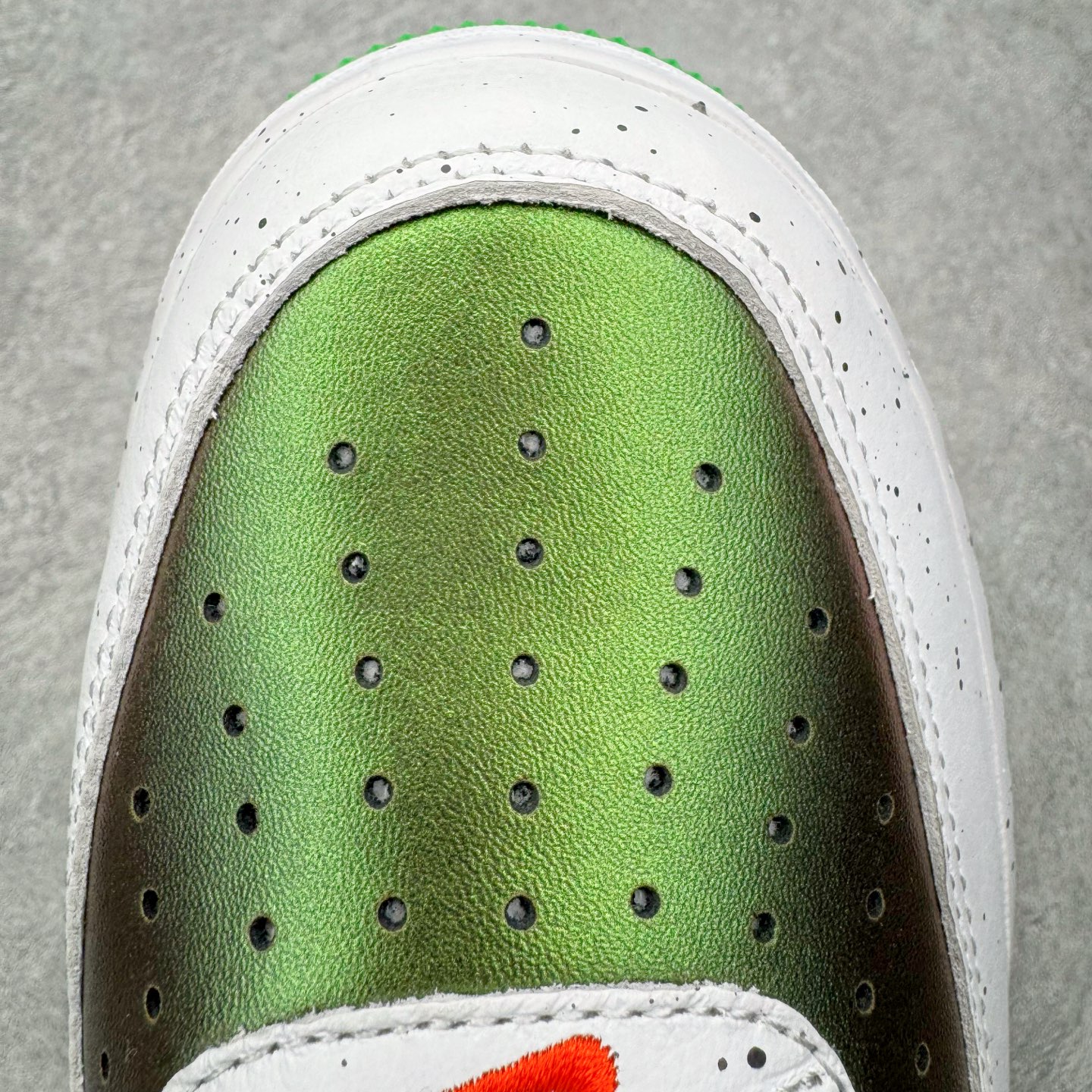 图片[14]-＃S2纯原 Doaf x NK AIR Force 1 Low 空军一号联名 俄勒冈白绿鸭 IU7613-100 原厂皮料加持 全套官方原配件 防尘布袋 全鞋电脑针车 工整有序 视觉效果满分 原厂拉帮手法 标准四线 密度针距针孔大小控制到位 原装反口里网布海绵 正确卡色网眼大小 新版鞋撑改用纸团代替 原厂港宝加持完美还原灵魂版型 从里到外百分百还原 内置Sole气垫 中底白色背胶 已经无限的接近公司 原厂楦头 原厂刺绣 后跟弧度完美 独家私模最大开发到48.5 尺码：35.5 36 36.5 37.5 38 38.5 39 40 40.5 41 42 42.5 43 44 44.5 45 46 47.5 48.5-选品中心