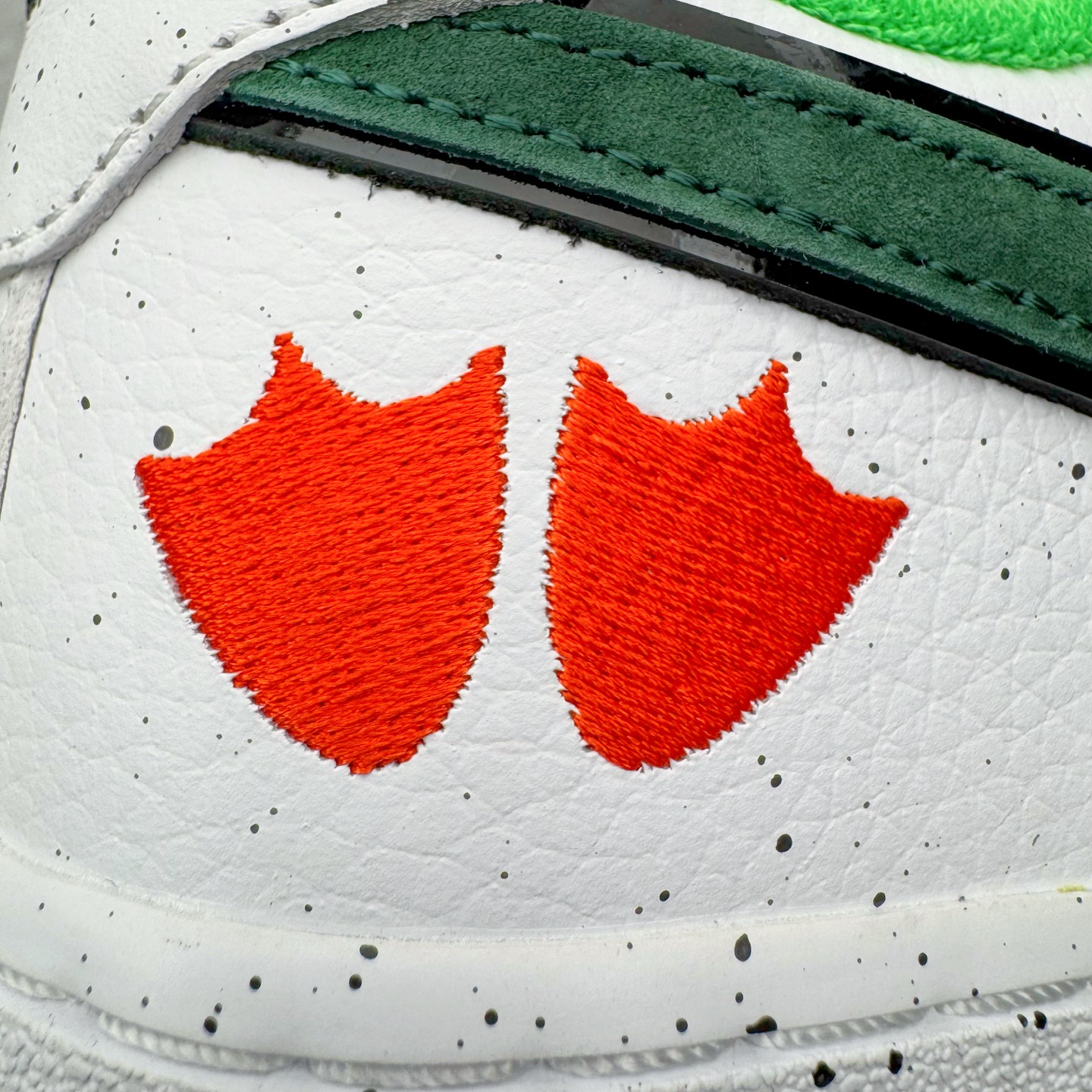 图片[16]-＃S2纯原 Doaf x NK AIR Force 1 Low 空军一号联名 俄勒冈白绿鸭 IU7613-100 原厂皮料加持 全套官方原配件 防尘布袋 全鞋电脑针车 工整有序 视觉效果满分 原厂拉帮手法 标准四线 密度针距针孔大小控制到位 原装反口里网布海绵 正确卡色网眼大小 新版鞋撑改用纸团代替 原厂港宝加持完美还原灵魂版型 从里到外百分百还原 内置Sole气垫 中底白色背胶 已经无限的接近公司 原厂楦头 原厂刺绣 后跟弧度完美 独家私模最大开发到48.5 尺码：35.5 36 36.5 37.5 38 38.5 39 40 40.5 41 42 42.5 43 44 44.5 45 46 47.5 48.5-选品中心