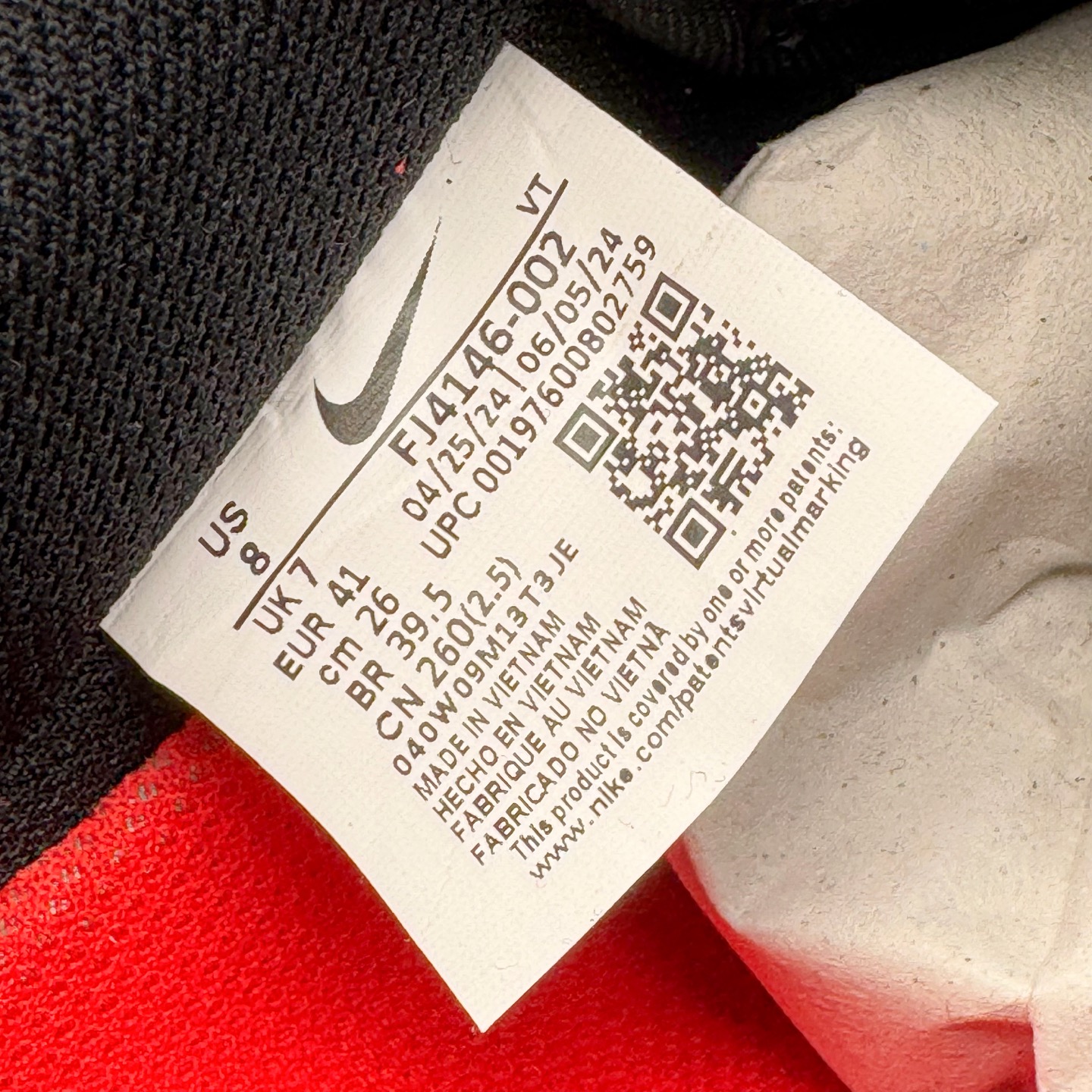 图片[18]-＃G版纯原 NK Air Force 1 Low \’07 空军一号低帮经典板鞋 2025新版 黑红 FZ4146-002 独家私模2025全新鱼鳞纹大底 咬花纹路更加清晰 全新排版鞋头倒置五角星 五角星对比旧版老版本 间距放大 星星缩小 全套官方原配件 防尘布袋 全鞋电脑针车 工整有序 视觉效果满分 原厂拉帮手法 标准四线 密度针距针孔大小控制到位 原装反口里网布海绵 正确卡色网眼大小 新版鞋撑改用纸团代替 原厂港宝加持完美还原灵魂版型 从里到外百分百还原 内置Sole气垫 中底白色背胶 已经无限的接近公司 原厂楦头 原厂刺绣 后跟弧度完美 独家私模最大开发到48.5 尺码：35.5 36 36.5 37.5 38 38.5 39 40 40.5 41 42 42.5 43 44 44.5 45 46 47.5 48.5-选品中心