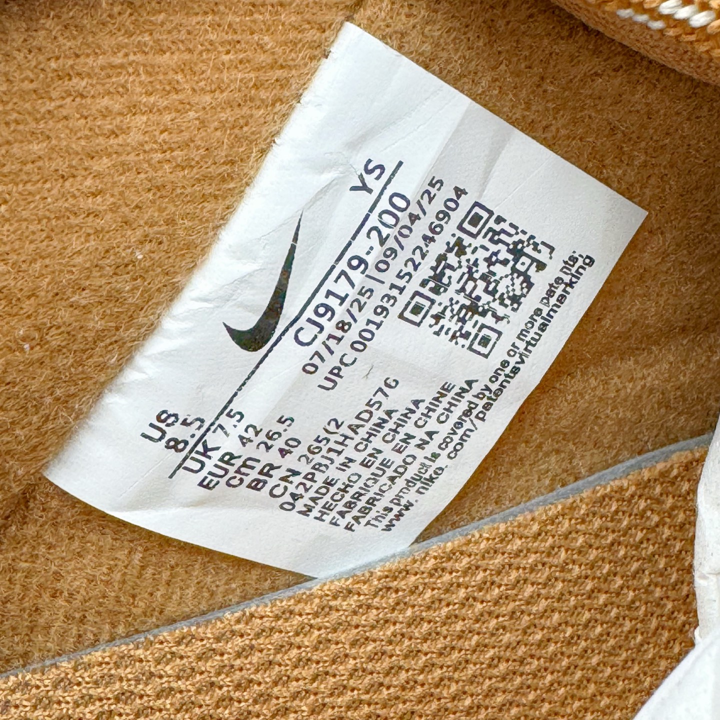 图片[12]-＃G5 NK Air Force 1 Low 07 LV8 \\\”Wheat Flax\\\” 空军一号低帮 小麦色 CJ9179-200 同步官方2025全新版本 不规则波浪大底咬花 全鞋电脑针车 工整有序 视觉效果满分 原厂拉帮手法 标准四线 密度针距针孔大小控制到位 原装反口里网布海绵 正确卡色网眼大小 新版鞋撑改用纸团代替 原厂港宝加持完美还原灵魂版型 原盒原配从里到外百分百还原 原厂全头层原厂皮料 原标原盒 内置Sole气垫 中底白色背胶 中底划线 已经无限的接近公司 原厂楦头 原厂刺绣 后跟弧度修正 独家私模最大开发到47.5 尺码：35.5 36 36.5 37.5 38 38.5 39 40 40.5 41 42 42.5 43 44 44.5 45 46 47.5-选品中心