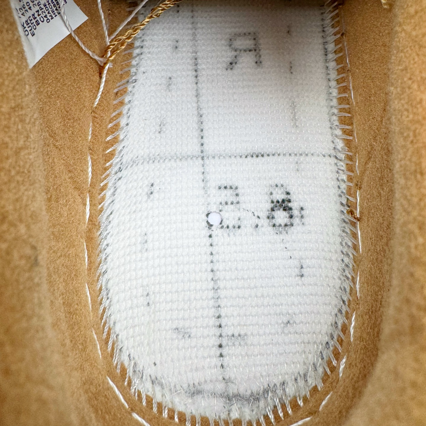 图片[10]-＃G5 NK Air Force 1 Low 07 LV8 \\\”Wheat Flax\\\” 空军一号低帮 小麦色 CJ9179-200 同步官方2025全新版本 不规则波浪大底咬花 全鞋电脑针车 工整有序 视觉效果满分 原厂拉帮手法 标准四线 密度针距针孔大小控制到位 原装反口里网布海绵 正确卡色网眼大小 新版鞋撑改用纸团代替 原厂港宝加持完美还原灵魂版型 原盒原配从里到外百分百还原 原厂全头层原厂皮料 原标原盒 内置Sole气垫 中底白色背胶 中底划线 已经无限的接近公司 原厂楦头 原厂刺绣 后跟弧度修正 独家私模最大开发到47.5 尺码：35.5 36 36.5 37.5 38 38.5 39 40 40.5 41 42 42.5 43 44 44.5 45 46 47.5-选品中心