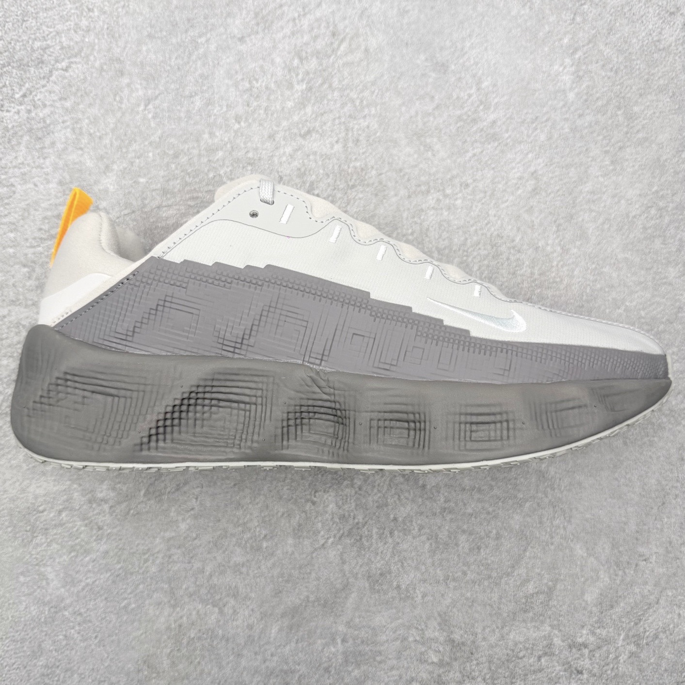 HYEIN SEO x NK Ava Rover 百搭舒适耐磨低帮跑步鞋 男女同款 流线型轮廓，通过轻薄物料鞋面结合 TPU 网格状支撑示人，增厚的中底材质选用 ReactX 加持，华夫外底收尾。鞋垫与后跟鞋提，克制点缀 Hyein Seo 字样。鞋垫与鞋提则采用菱形格纹的变化元素呈现。实拍调校N版已经零色差零失真 百分百还原实物色彩所见即所得 不存在货不对板色差等低级问题 选购参考实物拍摄 不混卖不参货 只用心做好货严格选品 承诺混一赔十 尺码：36 36.5 37.5 38 38.5 39 40 40.5 41 42 42.5 43 44 44.5 45-选品中心