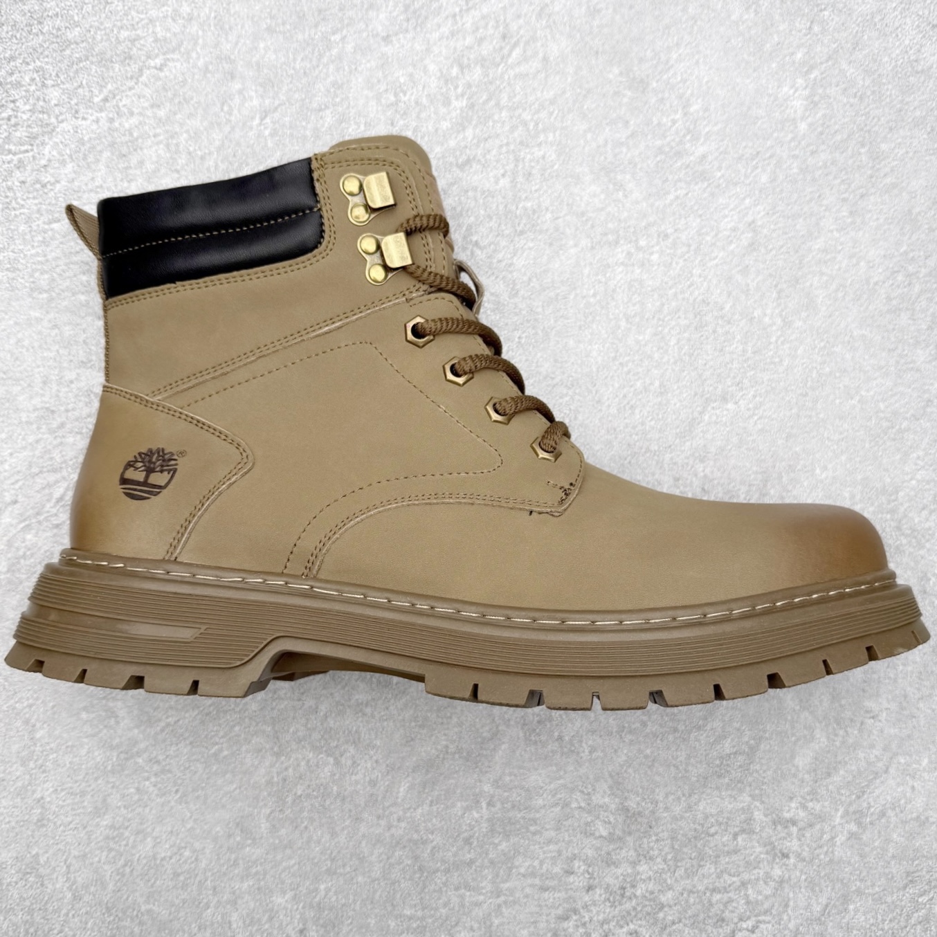 Timberland添柏岚/天伯伦 秋冬新品 秋冬必备户外休闲大黄靴系列#广东大厂品质 原盒原包装 时尚潮流搭配 面料采用意大利🇮🇹顶级磨砂细纹牛皮 轻质大底 搭配防臭防腐真皮乳胶鞋垫 大底到五金都是代工厂原材料制作 同原版固特异永不开胶工艺 好货不杀猪 首单质量严格把控 全网独家首发 品质毋庸置疑 全套官网统一包装 给您完美的穿着体验 质量考究耐穿 型男必备 专治不帅 高品质脚感一流 今年冬季防寒户外专用 日常随意搭配 尺码：38-44（皮鞋码）-选品中心
