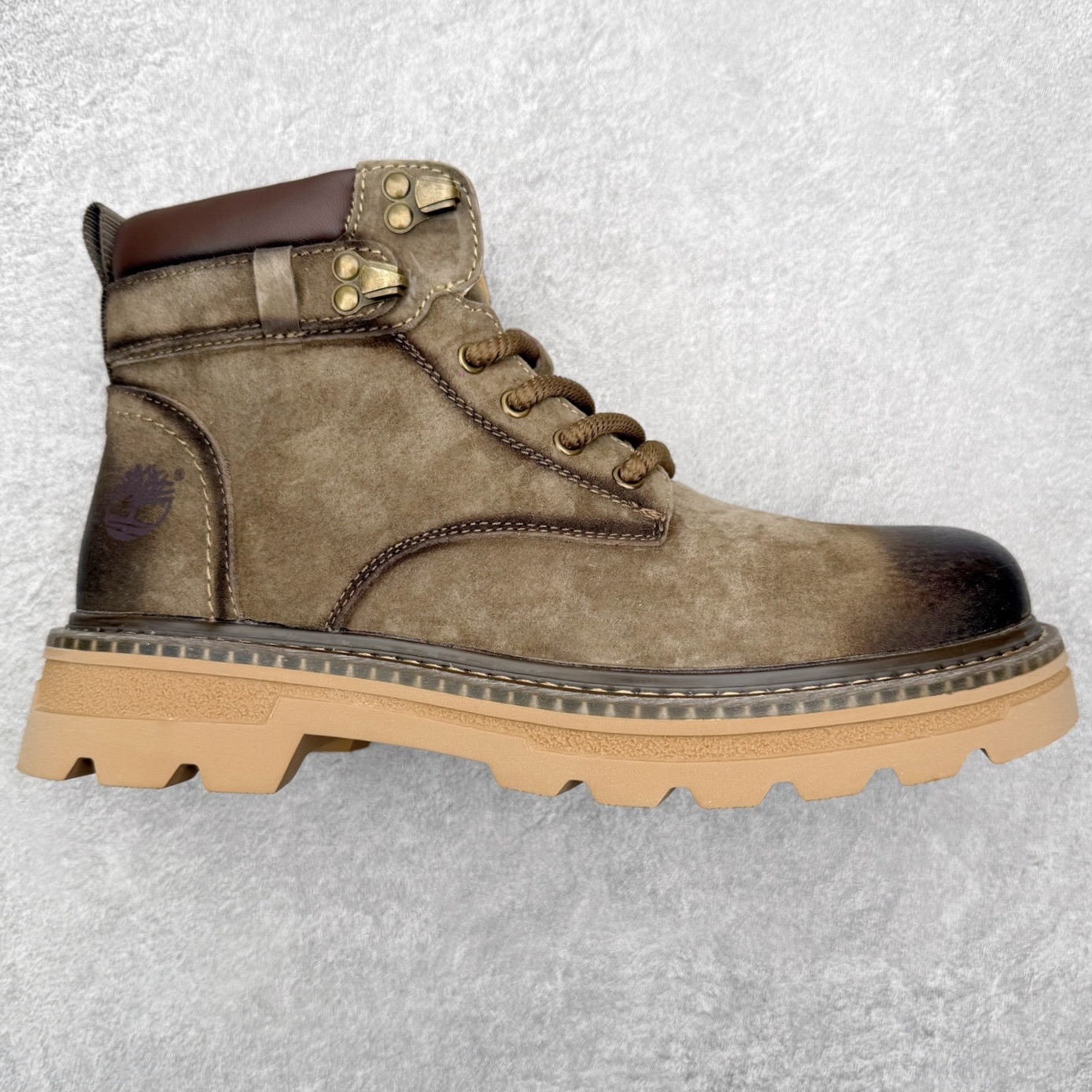 Timberland添柏岚/天伯伦 秋冬新品 秋冬必备户外休闲大黄靴系列#广东大厂品质 原盒原包装 时尚潮流搭配 面料采用意大利🇮🇹顶级磨砂细纹牛皮 轻质大底 搭配防臭防腐真皮乳胶鞋垫 大底到五金都是代工厂原材料制作 同原版固特异永不开胶工艺 好货不杀猪 首单质量严格把控 全网独家首发 品质毋庸置疑 全套官网统一包装 给您完美的穿着体验 质量考究耐穿 型男必备 专治不帅 高品质脚感一流 今年冬季防寒户外专用 日常随意搭配 尺码：38-44（皮鞋码）-选品中心