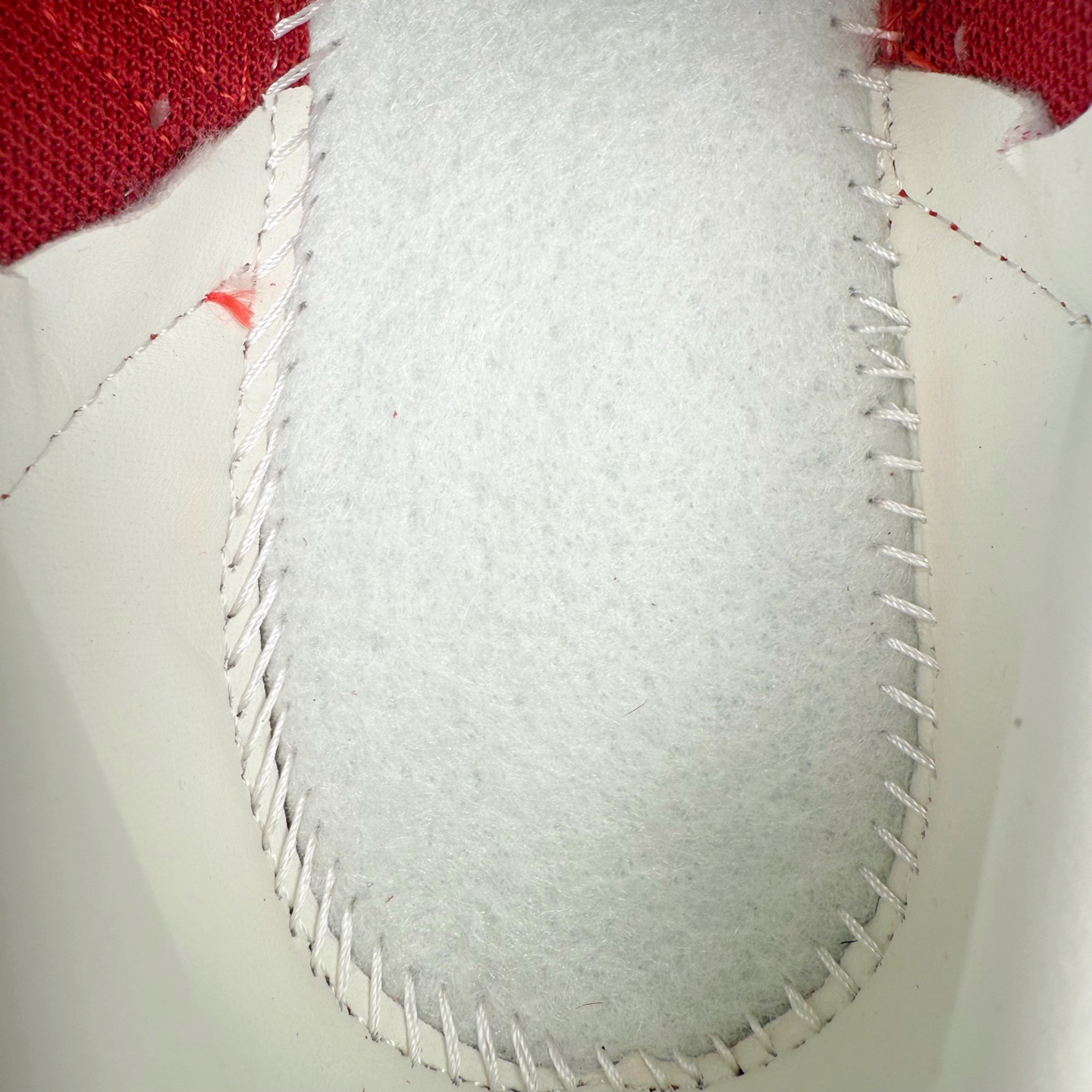 图片[16]-＃纯原 AD Originals Gazelle Bold W 羚羊松糕系列复古百搭厚底增高低帮休闲运动板鞋 KJ4293 新的一年就要换新的打扮啦！除了设定变美、健身、减肥等目标外，你已经可以利用鞋子来“偷偷改善身材比例”的愿望了！ 因为有一句话。身高不够。鞋子来凑~赶快入手以下各大运动品牌最新推出的“厚底增高运动鞋”吧。 是最好穿最百搭的长腿神器。 重点是……不仅价格不错～鞋子也不错啊！Originals的Gazelle Bold鞋款打造出「超厚底版本」！延续流线鞋型、经典麂皮材质、白色三条线和侧面烫金标志的复古外型，奶油白鞋底高度直接乘3，出门搭上它，保证一路步步高升。尺码：36 36⅔ 37⅓ 38 38⅔ 39⅓ 40-选品中心