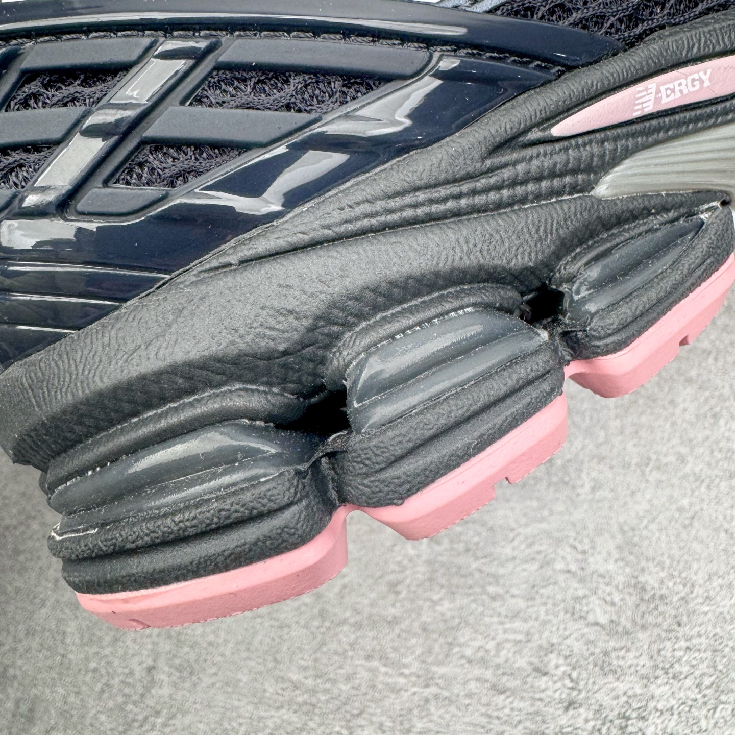 图片[18]-＃M纯原 New Balance M1906RCU 黑粉 NB新百伦潮流复古织物皮革减震防滑耐磨轻便低帮跑步鞋 原档数据独立私模大底 唯一正确六层组合大底 RB前软后硬 百分百还原原鞋脚感 基于市场现有版本全新升级调整 NB市场最强产物 全网最全配色加持 全套原楦原纸板原厂数据开发 全鞋电脑针车加持 原厂网布 原装进口头层翻毛皮料正确绒感卡色 正确中底拉帮中底网布细节 一比一手工擦旧效果 冲裁组合 匠心打造 耗时两个月开发完成 工艺极其复杂难度可想而知 高端零售专供产物 尺码：36 37 37.5 38 38.5 39.5 40 40.5 41.5 42 42.5 43 44 44.5 45 45.5 46.5 47-选品中心