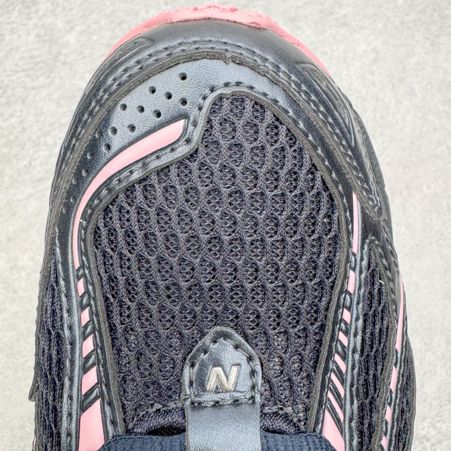 图片[15]-＃M纯原 New Balance M1906RCU 黑粉 NB新百伦潮流复古织物皮革减震防滑耐磨轻便低帮跑步鞋 原档数据独立私模大底 唯一正确六层组合大底 RB前软后硬 百分百还原原鞋脚感 基于市场现有版本全新升级调整 NB市场最强产物 全网最全配色加持 全套原楦原纸板原厂数据开发 全鞋电脑针车加持 原厂网布 原装进口头层翻毛皮料正确绒感卡色 正确中底拉帮中底网布细节 一比一手工擦旧效果 冲裁组合 匠心打造 耗时两个月开发完成 工艺极其复杂难度可想而知 高端零售专供产物 尺码：36 37 37.5 38 38.5 39.5 40 40.5 41.5 42 42.5 43 44 44.5 45 45.5 46.5 47-选品中心