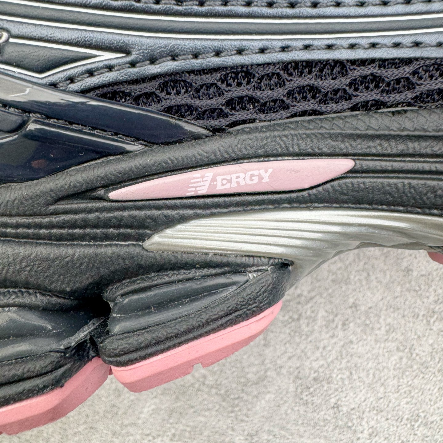 图片[19]-＃M纯原 New Balance M1906RCU 黑粉 NB新百伦潮流复古织物皮革减震防滑耐磨轻便低帮跑步鞋 原档数据独立私模大底 唯一正确六层组合大底 RB前软后硬 百分百还原原鞋脚感 基于市场现有版本全新升级调整 NB市场最强产物 全网最全配色加持 全套原楦原纸板原厂数据开发 全鞋电脑针车加持 原厂网布 原装进口头层翻毛皮料正确绒感卡色 正确中底拉帮中底网布细节 一比一手工擦旧效果 冲裁组合 匠心打造 耗时两个月开发完成 工艺极其复杂难度可想而知 高端零售专供产物 尺码：36 37 37.5 38 38.5 39.5 40 40.5 41.5 42 42.5 43 44 44.5 45 45.5 46.5 47-选品中心