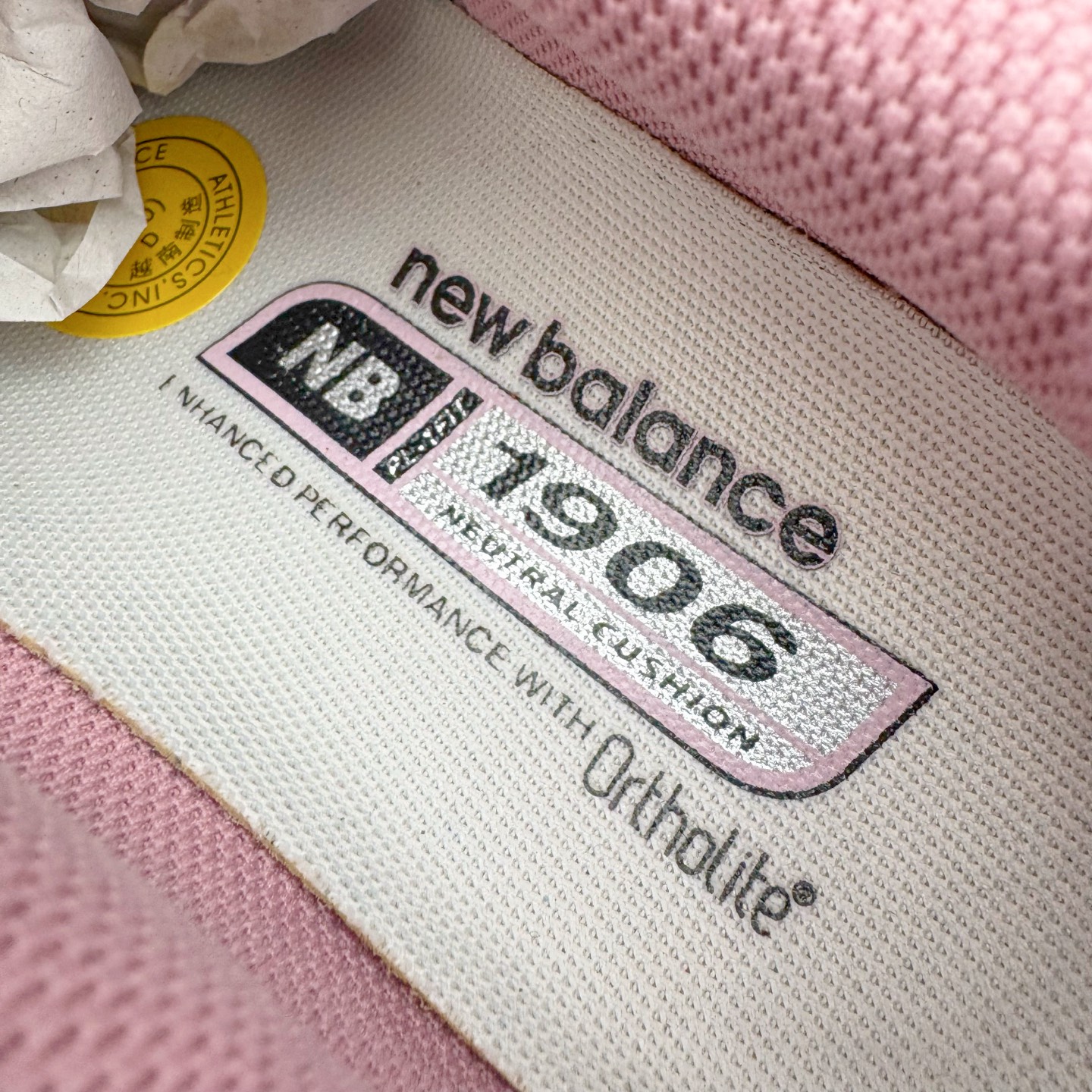 图片[11]-＃M纯原 New Balance M1906RCU 黑粉 NB新百伦潮流复古织物皮革减震防滑耐磨轻便低帮跑步鞋 原档数据独立私模大底 唯一正确六层组合大底 RB前软后硬 百分百还原原鞋脚感 基于市场现有版本全新升级调整 NB市场最强产物 全网最全配色加持 全套原楦原纸板原厂数据开发 全鞋电脑针车加持 原厂网布 原装进口头层翻毛皮料正确绒感卡色 正确中底拉帮中底网布细节 一比一手工擦旧效果 冲裁组合 匠心打造 耗时两个月开发完成 工艺极其复杂难度可想而知 高端零售专供产物 尺码：36 37 37.5 38 38.5 39.5 40 40.5 41.5 42 42.5 43 44 44.5 45 45.5 46.5 47-选品中心