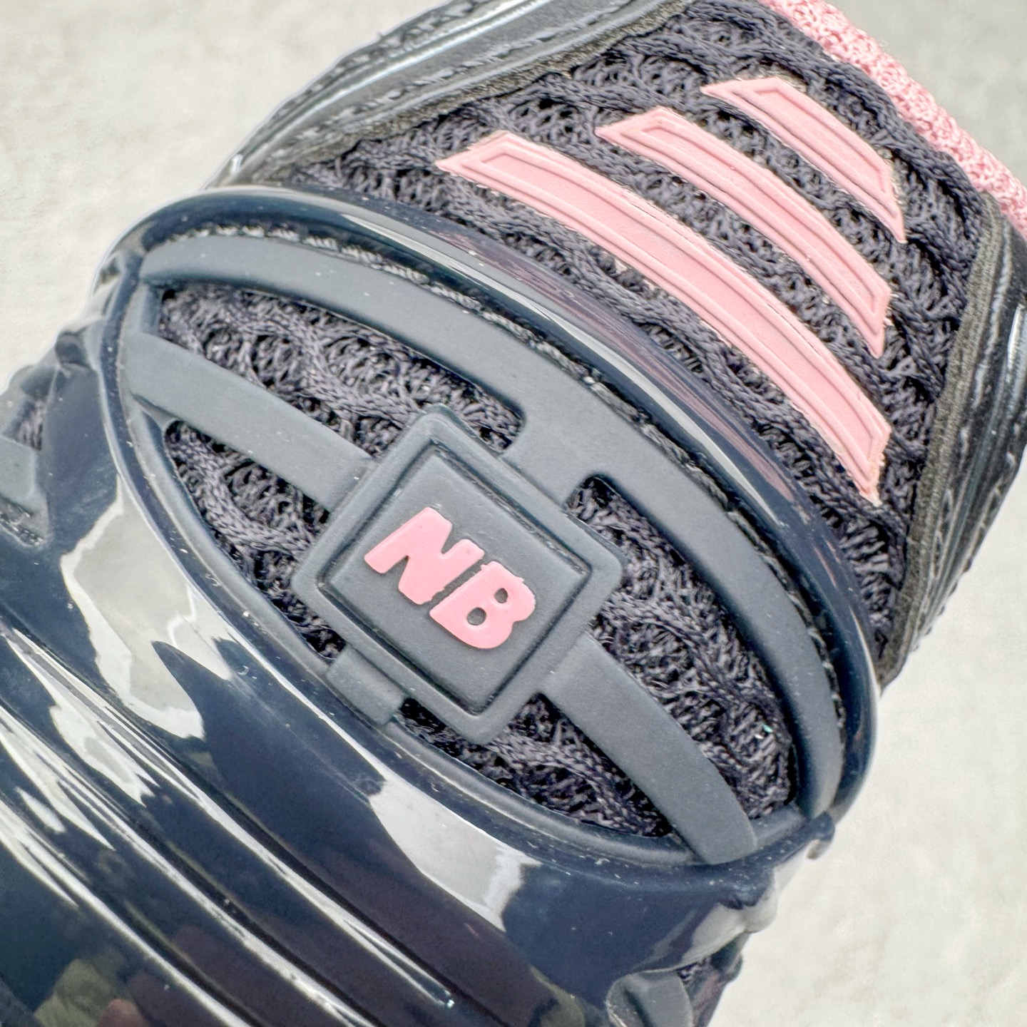 图片[13]-＃M纯原 New Balance M1906RCU 黑粉 NB新百伦潮流复古织物皮革减震防滑耐磨轻便低帮跑步鞋 原档数据独立私模大底 唯一正确六层组合大底 RB前软后硬 百分百还原原鞋脚感 基于市场现有版本全新升级调整 NB市场最强产物 全网最全配色加持 全套原楦原纸板原厂数据开发 全鞋电脑针车加持 原厂网布 原装进口头层翻毛皮料正确绒感卡色 正确中底拉帮中底网布细节 一比一手工擦旧效果 冲裁组合 匠心打造 耗时两个月开发完成 工艺极其复杂难度可想而知 高端零售专供产物 尺码：36 37 37.5 38 38.5 39.5 40 40.5 41.5 42 42.5 43 44 44.5 45 45.5 46.5 47-选品中心