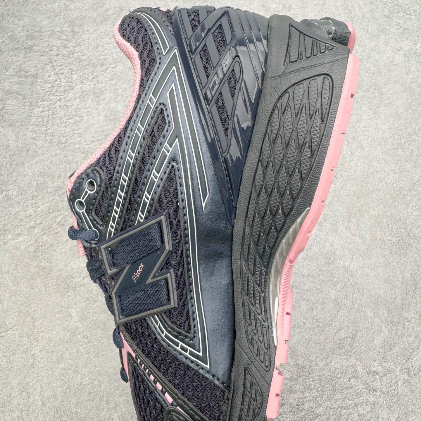 图片[7]-＃M纯原 New Balance M1906RCU 黑粉 NB新百伦潮流复古织物皮革减震防滑耐磨轻便低帮跑步鞋 原档数据独立私模大底 唯一正确六层组合大底 RB前软后硬 百分百还原原鞋脚感 基于市场现有版本全新升级调整 NB市场最强产物 全网最全配色加持 全套原楦原纸板原厂数据开发 全鞋电脑针车加持 原厂网布 原装进口头层翻毛皮料正确绒感卡色 正确中底拉帮中底网布细节 一比一手工擦旧效果 冲裁组合 匠心打造 耗时两个月开发完成 工艺极其复杂难度可想而知 高端零售专供产物 尺码：36 37 37.5 38 38.5 39.5 40 40.5 41.5 42 42.5 43 44 44.5 45 45.5 46.5 47-选品中心