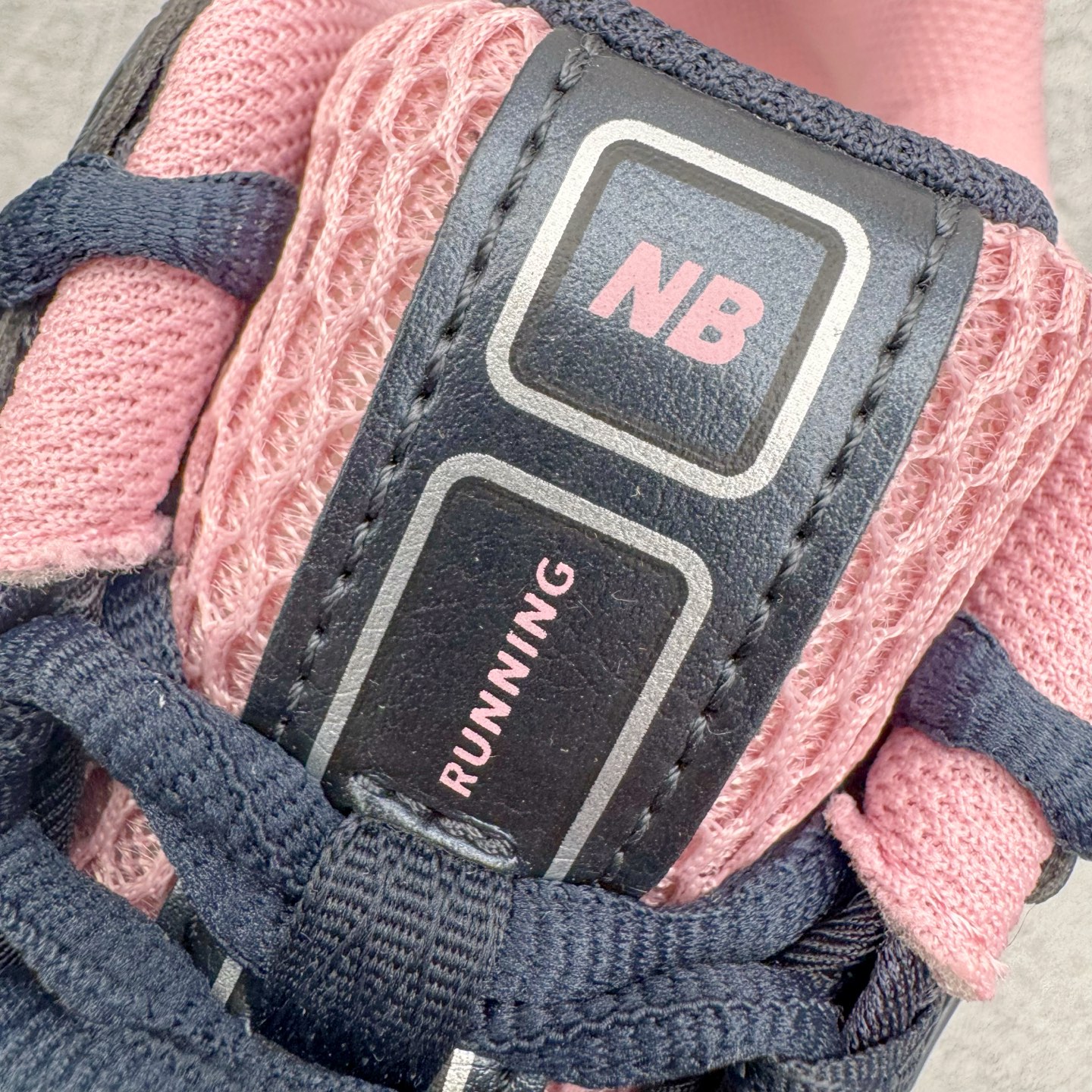 图片[14]-＃M纯原 New Balance M1906RCU 黑粉 NB新百伦潮流复古织物皮革减震防滑耐磨轻便低帮跑步鞋 原档数据独立私模大底 唯一正确六层组合大底 RB前软后硬 百分百还原原鞋脚感 基于市场现有版本全新升级调整 NB市场最强产物 全网最全配色加持 全套原楦原纸板原厂数据开发 全鞋电脑针车加持 原厂网布 原装进口头层翻毛皮料正确绒感卡色 正确中底拉帮中底网布细节 一比一手工擦旧效果 冲裁组合 匠心打造 耗时两个月开发完成 工艺极其复杂难度可想而知 高端零售专供产物 尺码：36 37 37.5 38 38.5 39.5 40 40.5 41.5 42 42.5 43 44 44.5 45 45.5 46.5 47-选品中心