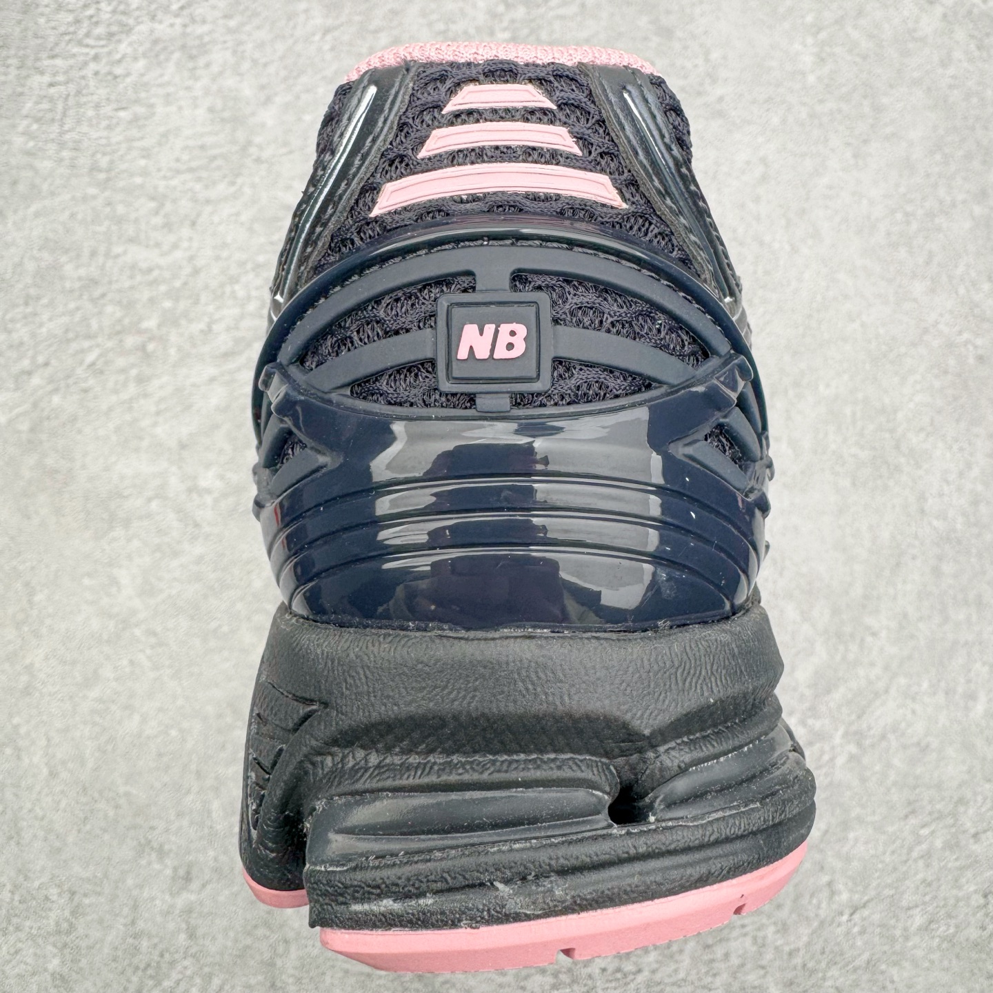 图片[8]-＃M纯原 New Balance M1906RCU 黑粉 NB新百伦潮流复古织物皮革减震防滑耐磨轻便低帮跑步鞋 原档数据独立私模大底 唯一正确六层组合大底 RB前软后硬 百分百还原原鞋脚感 基于市场现有版本全新升级调整 NB市场最强产物 全网最全配色加持 全套原楦原纸板原厂数据开发 全鞋电脑针车加持 原厂网布 原装进口头层翻毛皮料正确绒感卡色 正确中底拉帮中底网布细节 一比一手工擦旧效果 冲裁组合 匠心打造 耗时两个月开发完成 工艺极其复杂难度可想而知 高端零售专供产物 尺码：36 37 37.5 38 38.5 39.5 40 40.5 41.5 42 42.5 43 44 44.5 45 45.5 46.5 47-选品中心