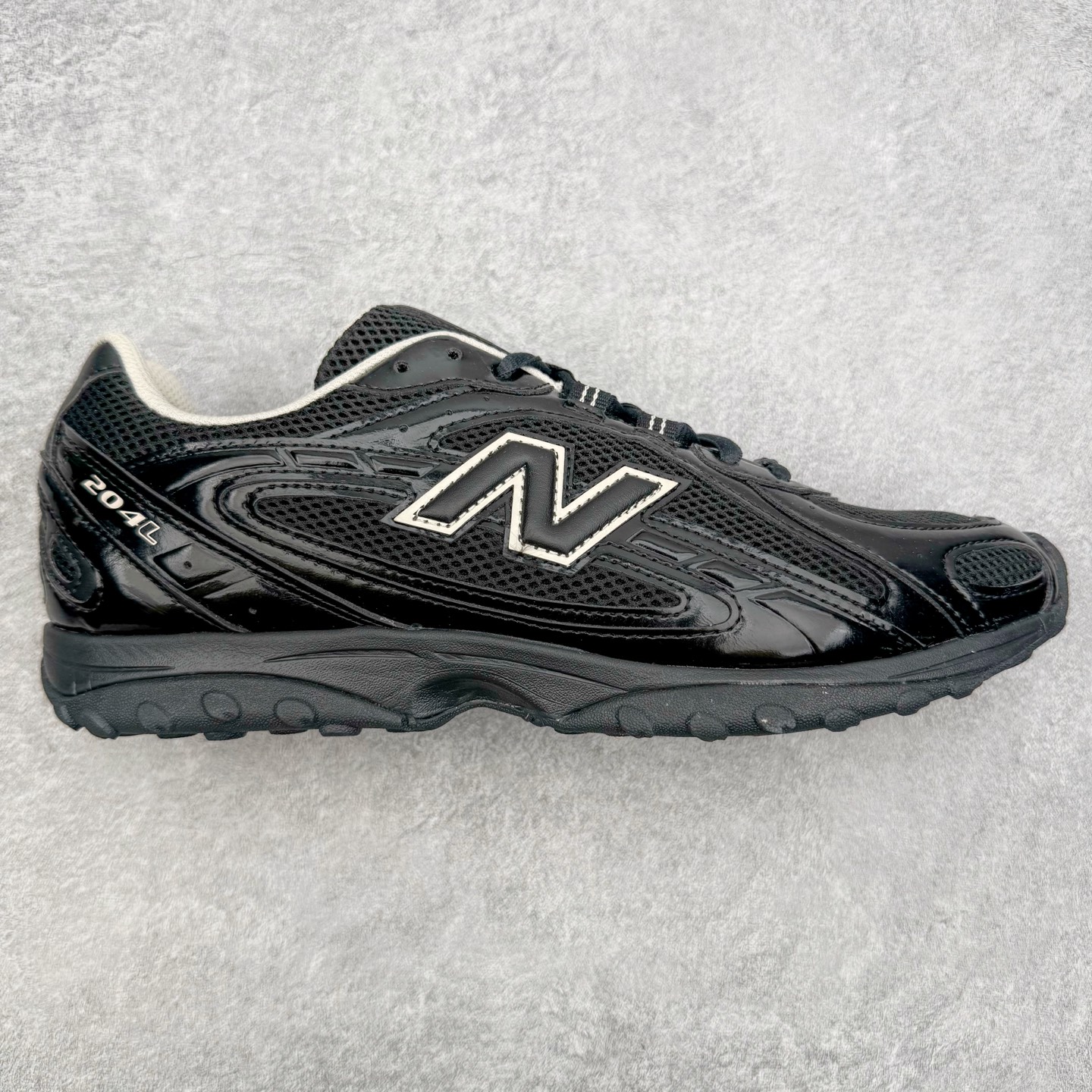 ＃M纯原 New Balance U204LMRA NB新百伦新款舒适百搭耐磨轻便低帮生活休闲鞋 男女同款 原档数据独立私模大底 唯一正确三层组合大底 特高弹切片加持 百分百还原原鞋脚感 NB市场最强产物 防伪原标全套原楦原纸板原厂数据开发 全鞋电脑针车加持 原厂网布 原装进口头层翻毛皮料正确绒感卡色 正确中底拉帮中底网布细节 匠心打造 耗时两个月开发完成 工艺极其复杂难度可想而知 高端零售专供产物 尺码：36 37 37.5 38 38.5 39.5 40 40.5 41.5 42 42.5 43 44 44.5 45 45.5 46.5 47-选品中心