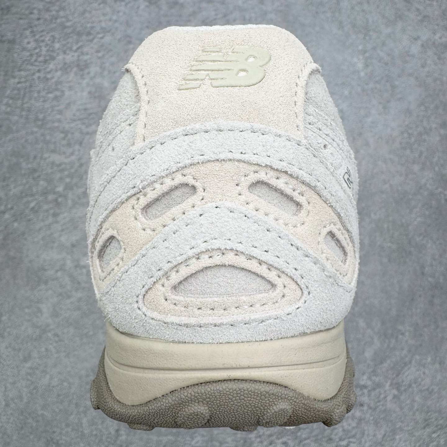 图片[8]-＃M纯原 New Balance U204LMMC NB新百伦新款舒适百搭耐磨轻便低帮生活休闲鞋 男女同款 原档数据独立私模大底 唯一正确三层组合大底 特高弹切片加持 百分百还原原鞋脚感 NB市场最强产物 防伪原标全套原楦原纸板原厂数据开发 全鞋电脑针车加持 原厂网布 原装进口头层翻毛皮料正确绒感卡色 正确中底拉帮中底网布细节 匠心打造 耗时两个月开发完成 工艺极其复杂难度可想而知 高端零售专供产物 尺码：36 37 37.5 38 38.5 39.5 40 40.5 41.5 42 42.5 43 44 44.5 45 45.5 46.5 47-选品中心