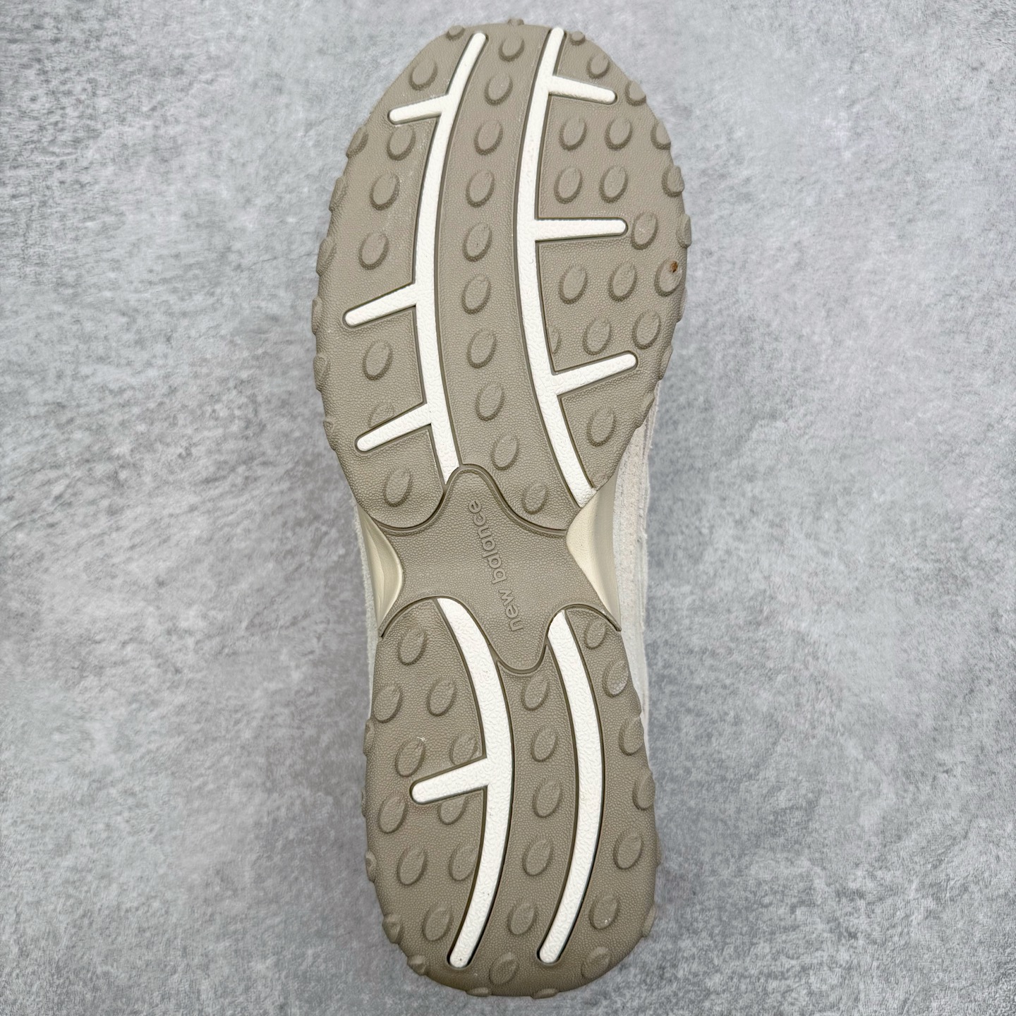 图片[9]-＃M纯原 New Balance U204LMMC NB新百伦新款舒适百搭耐磨轻便低帮生活休闲鞋 男女同款 原档数据独立私模大底 唯一正确三层组合大底 特高弹切片加持 百分百还原原鞋脚感 NB市场最强产物 防伪原标全套原楦原纸板原厂数据开发 全鞋电脑针车加持 原厂网布 原装进口头层翻毛皮料正确绒感卡色 正确中底拉帮中底网布细节 匠心打造 耗时两个月开发完成 工艺极其复杂难度可想而知 高端零售专供产物 尺码：36 37 37.5 38 38.5 39.5 40 40.5 41.5 42 42.5 43 44 44.5 45 45.5 46.5 47-选品中心