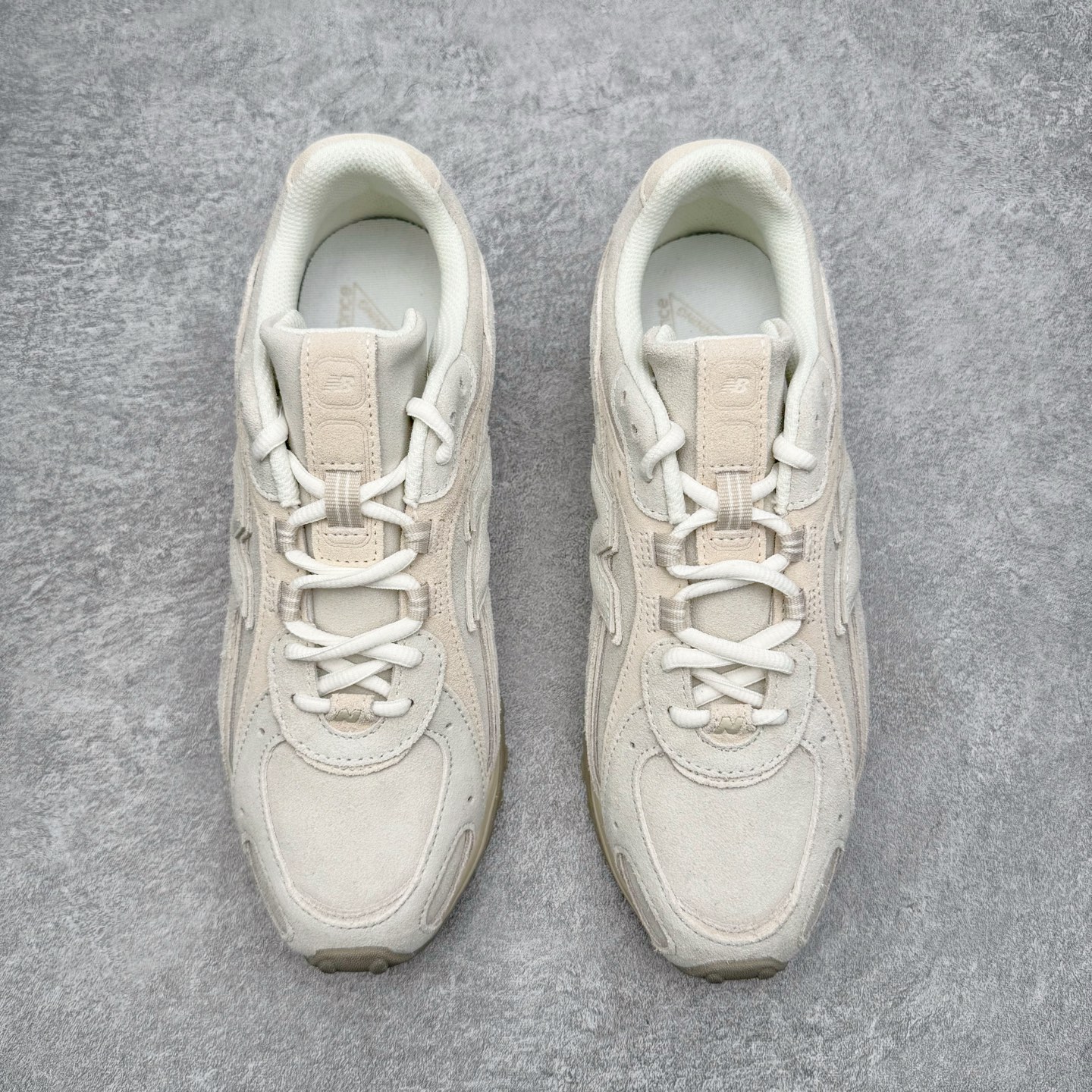 图片[2]-＃M纯原 New Balance U204LMMC NB新百伦新款舒适百搭耐磨轻便低帮生活休闲鞋 男女同款 原档数据独立私模大底 唯一正确三层组合大底 特高弹切片加持 百分百还原原鞋脚感 NB市场最强产物 防伪原标全套原楦原纸板原厂数据开发 全鞋电脑针车加持 原厂网布 原装进口头层翻毛皮料正确绒感卡色 正确中底拉帮中底网布细节 匠心打造 耗时两个月开发完成 工艺极其复杂难度可想而知 高端零售专供产物 尺码：36 37 37.5 38 38.5 39.5 40 40.5 41.5 42 42.5 43 44 44.5 45 45.5 46.5 47-选品中心