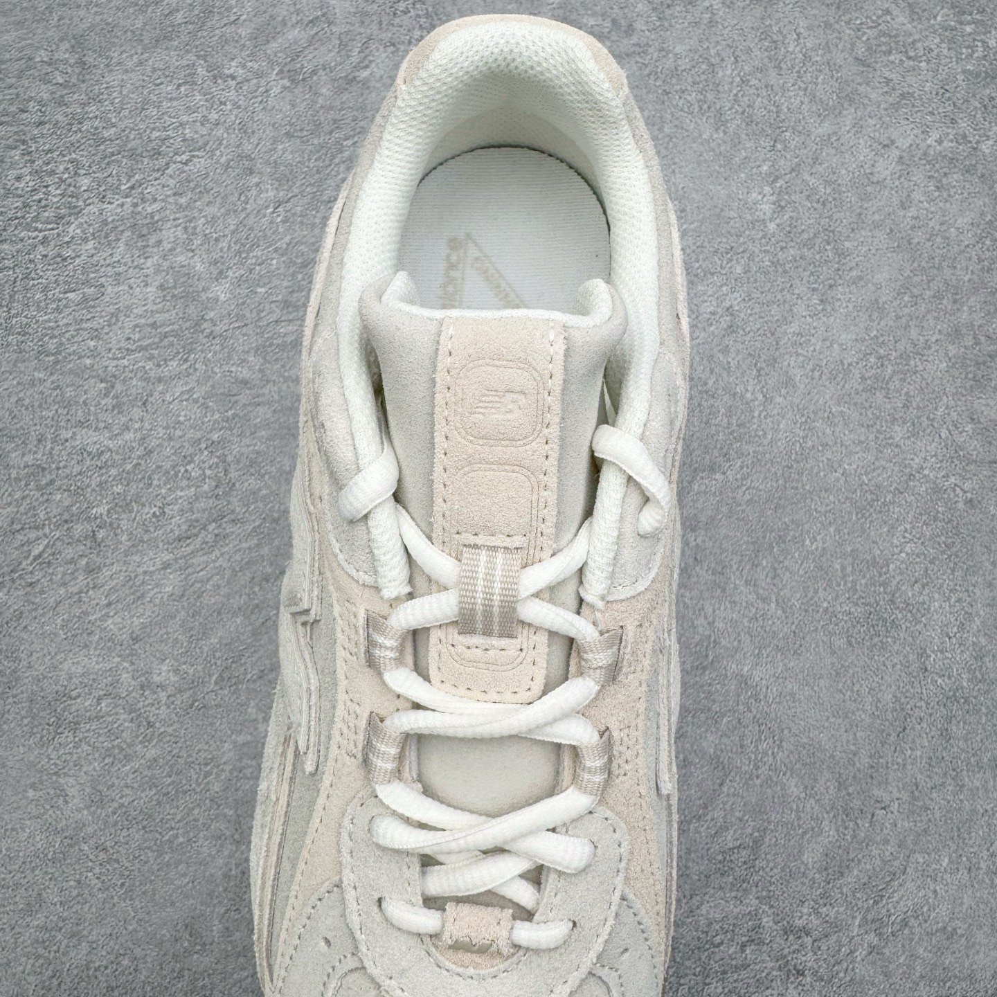 图片[5]-＃M纯原 New Balance U204LMMC NB新百伦新款舒适百搭耐磨轻便低帮生活休闲鞋 男女同款 原档数据独立私模大底 唯一正确三层组合大底 特高弹切片加持 百分百还原原鞋脚感 NB市场最强产物 防伪原标全套原楦原纸板原厂数据开发 全鞋电脑针车加持 原厂网布 原装进口头层翻毛皮料正确绒感卡色 正确中底拉帮中底网布细节 匠心打造 耗时两个月开发完成 工艺极其复杂难度可想而知 高端零售专供产物 尺码：36 37 37.5 38 38.5 39.5 40 40.5 41.5 42 42.5 43 44 44.5 45 45.5 46.5 47-选品中心