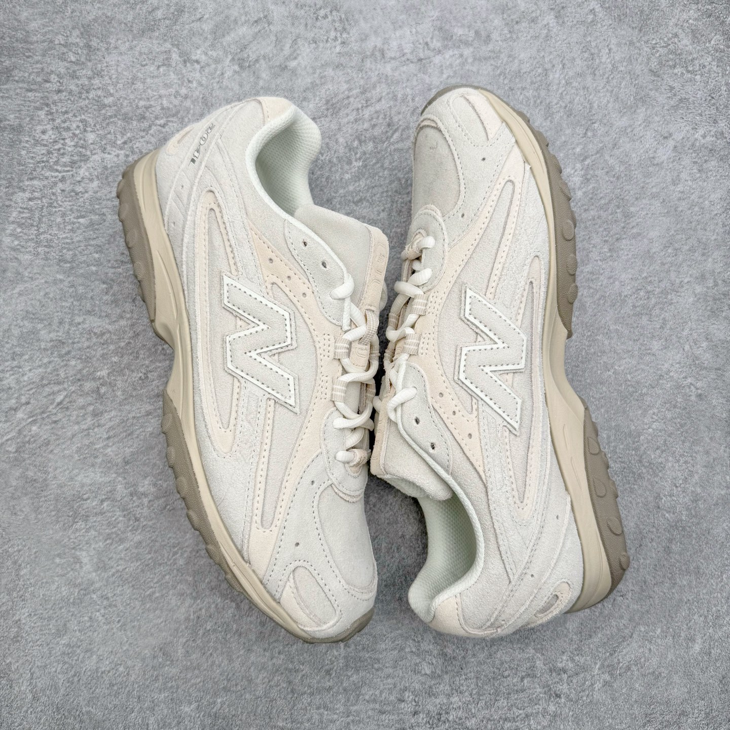 图片[3]-＃M纯原 New Balance U204LMMC NB新百伦新款舒适百搭耐磨轻便低帮生活休闲鞋 男女同款 原档数据独立私模大底 唯一正确三层组合大底 特高弹切片加持 百分百还原原鞋脚感 NB市场最强产物 防伪原标全套原楦原纸板原厂数据开发 全鞋电脑针车加持 原厂网布 原装进口头层翻毛皮料正确绒感卡色 正确中底拉帮中底网布细节 匠心打造 耗时两个月开发完成 工艺极其复杂难度可想而知 高端零售专供产物 尺码：36 37 37.5 38 38.5 39.5 40 40.5 41.5 42 42.5 43 44 44.5 45 45.5 46.5 47-选品中心